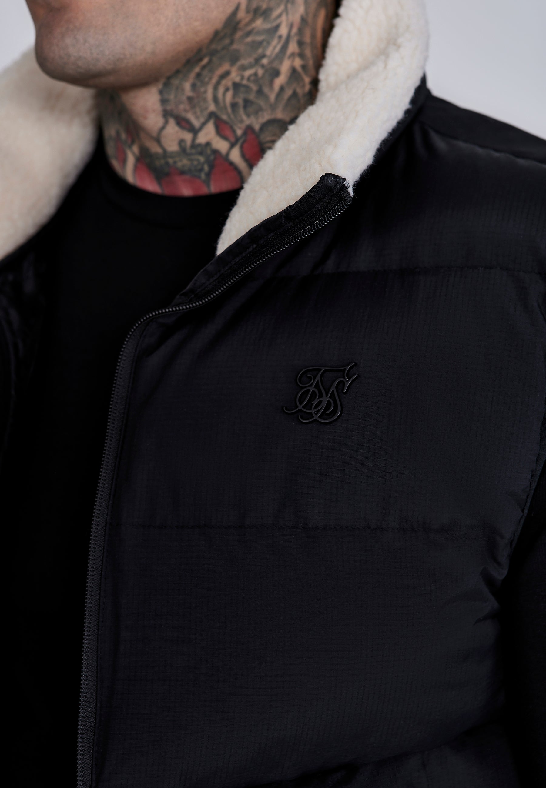 Gilet in Black Vestes SikSilk