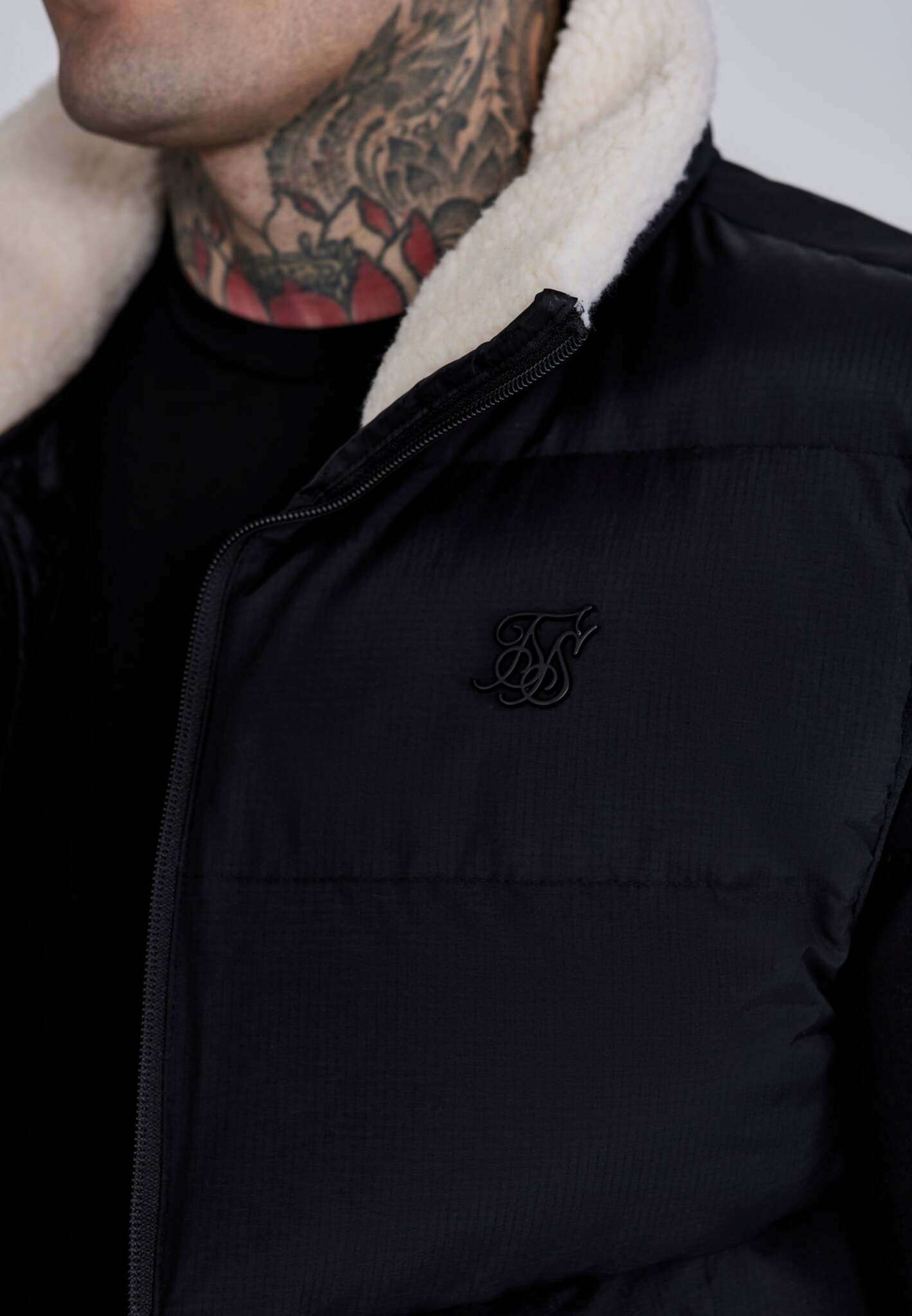 Gilet in Black Vestes SikSilk