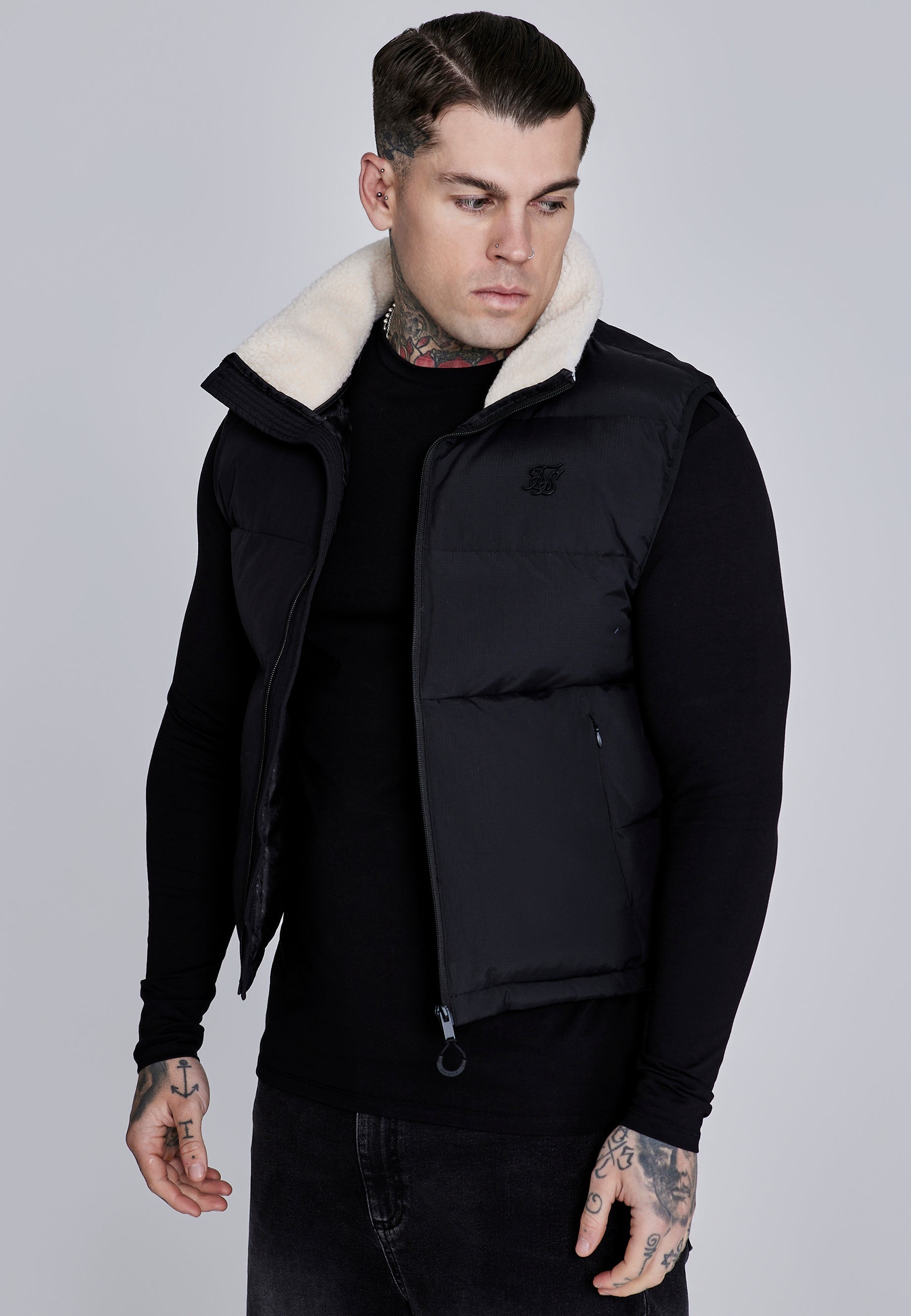 Gilet in Black Vestes SikSilk