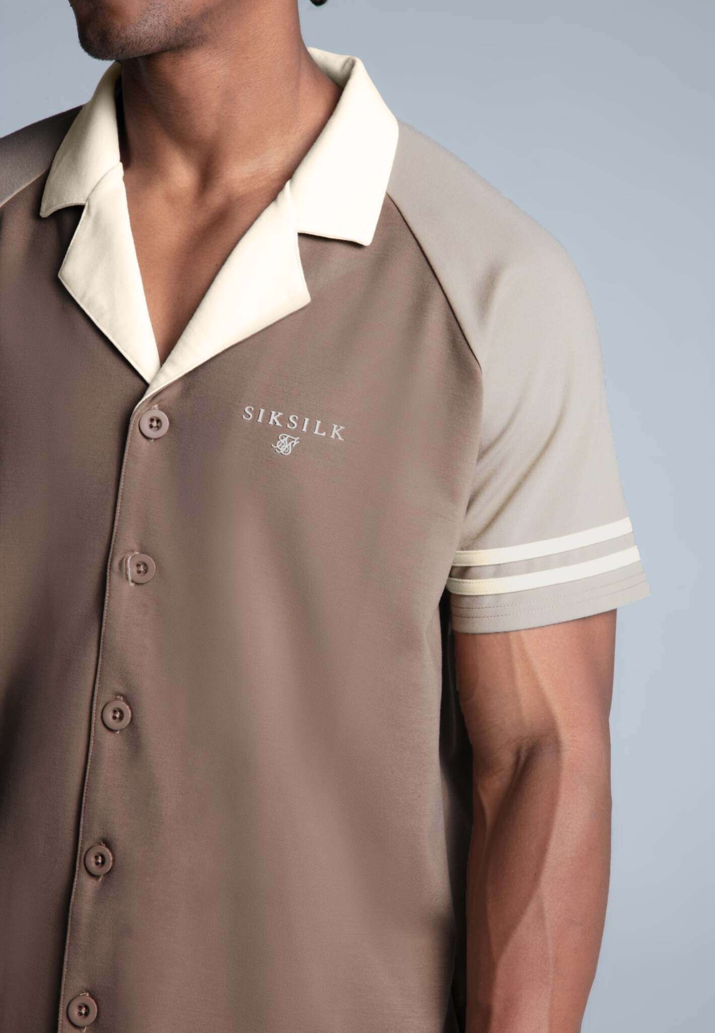 Retro Resort Shirt in Beige Chemises SikSilk