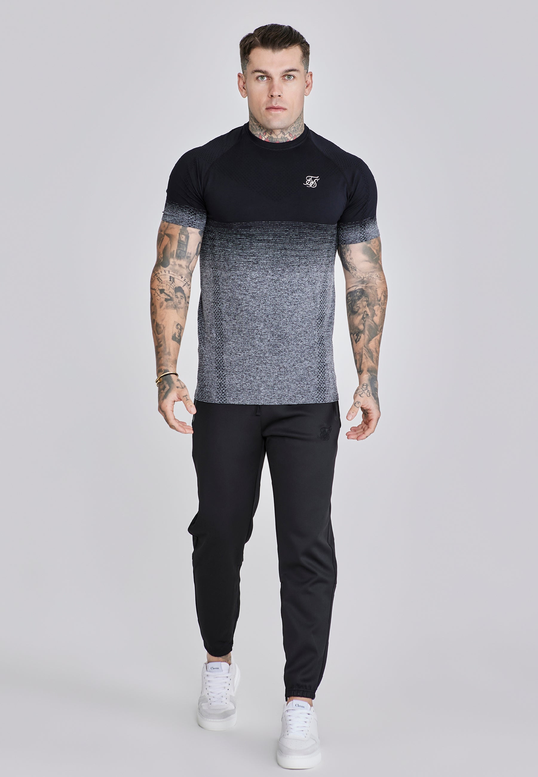 Tapered Joggers in Black Pantalon SikSilk