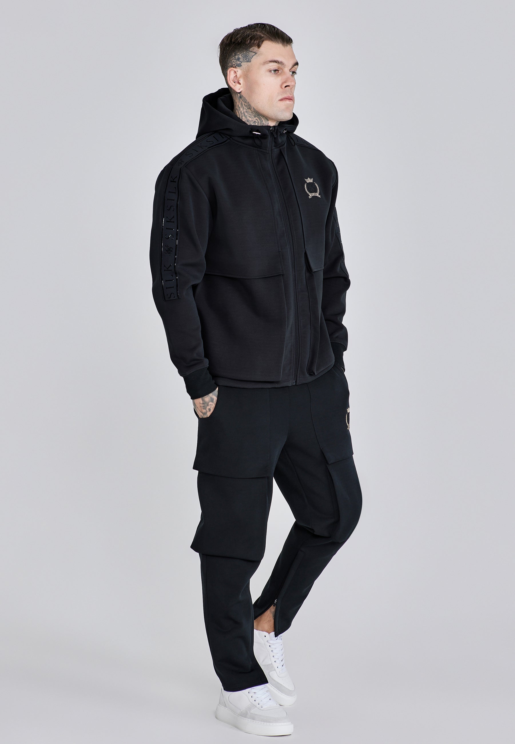 Utility Hoodie in Black Vestes à capuche SikSilk
