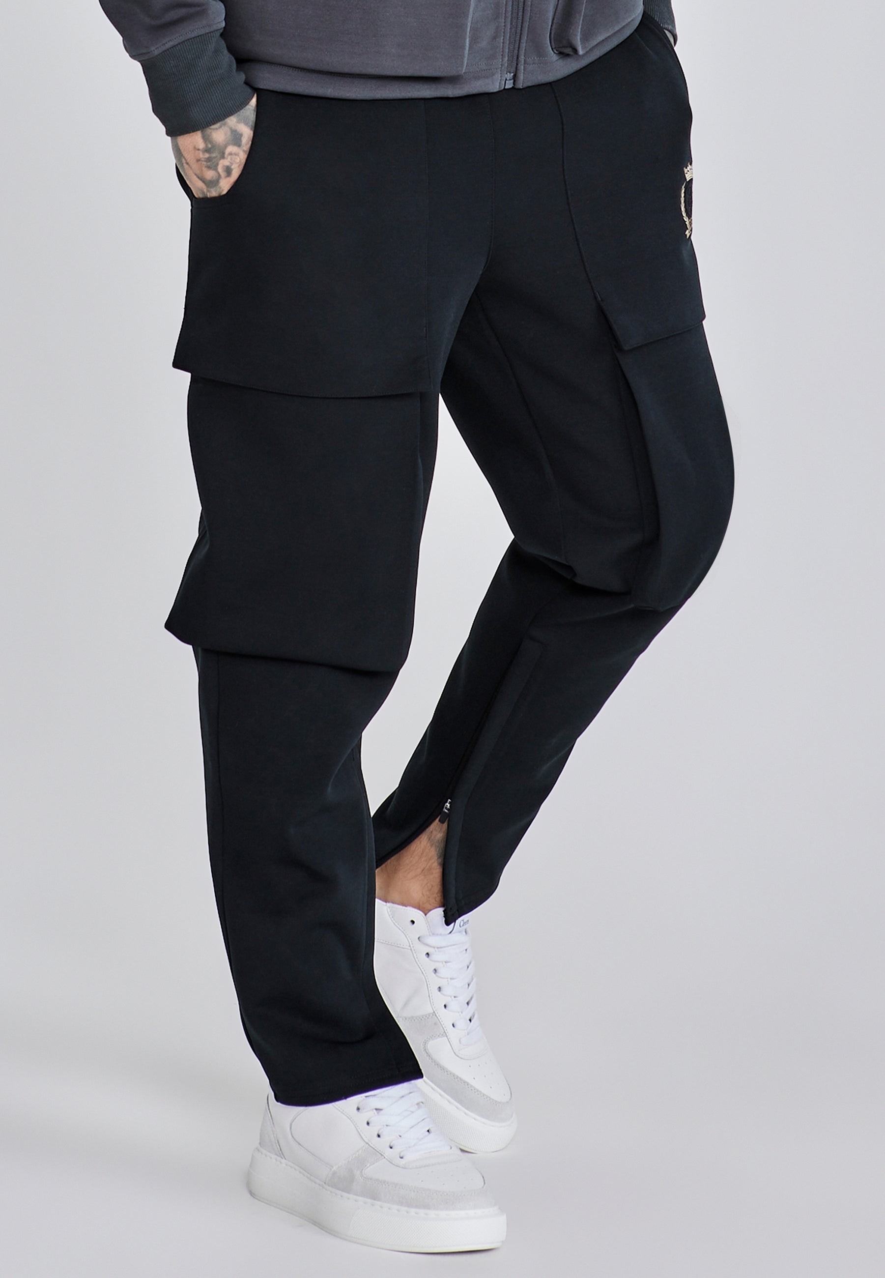 Utility Pants in Black Pantalons SikSilk