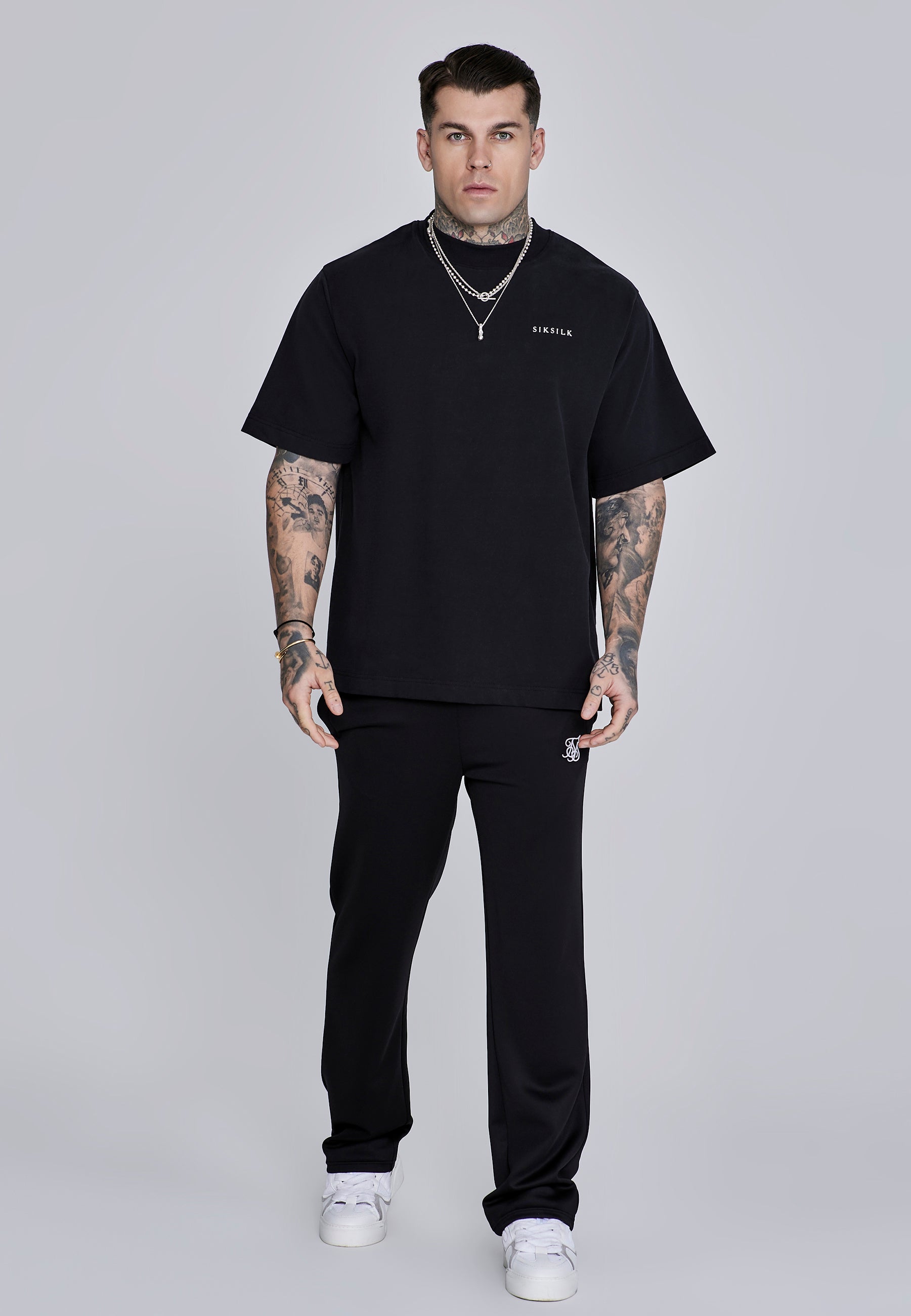 T-shirt graphique en noir T-shirts SikSilk