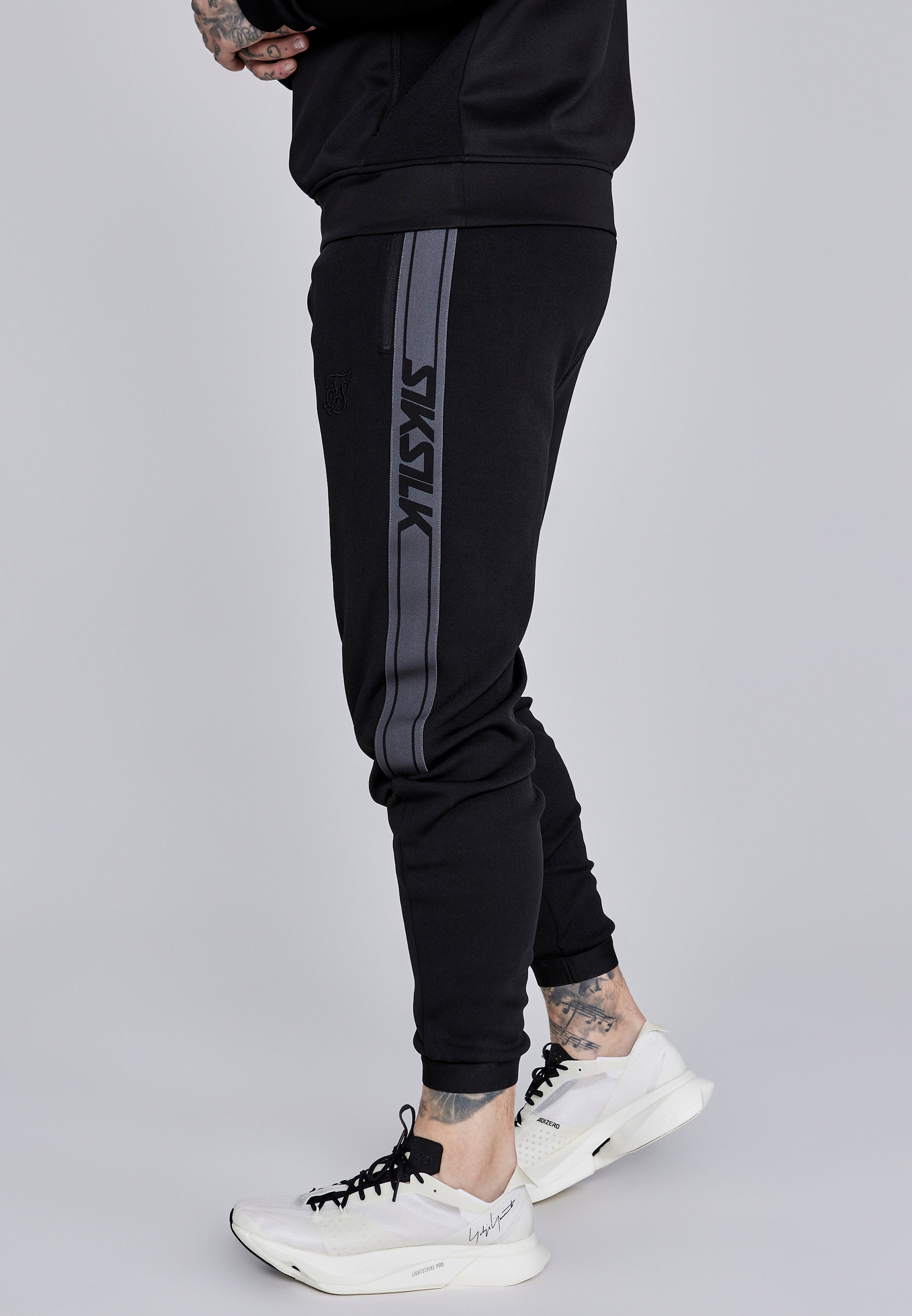 Muscle Fit Joggers in Black Pantalon SikSilk