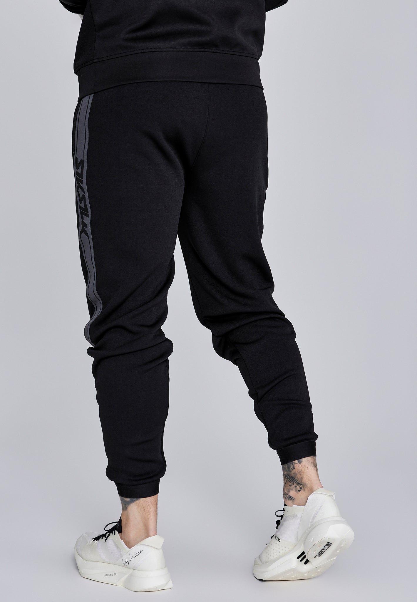 Muscle Fit Joggers in Black Pantalon SikSilk