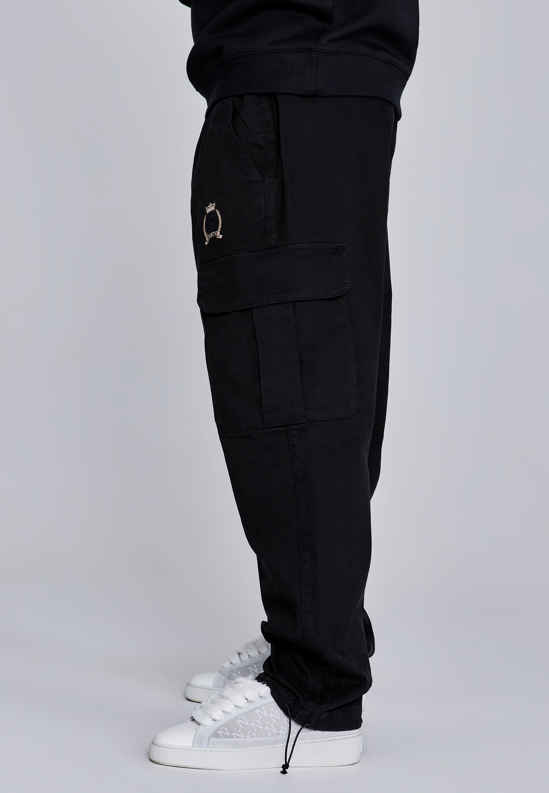Loose Fit Cargos in Black Pantalons SikSilk