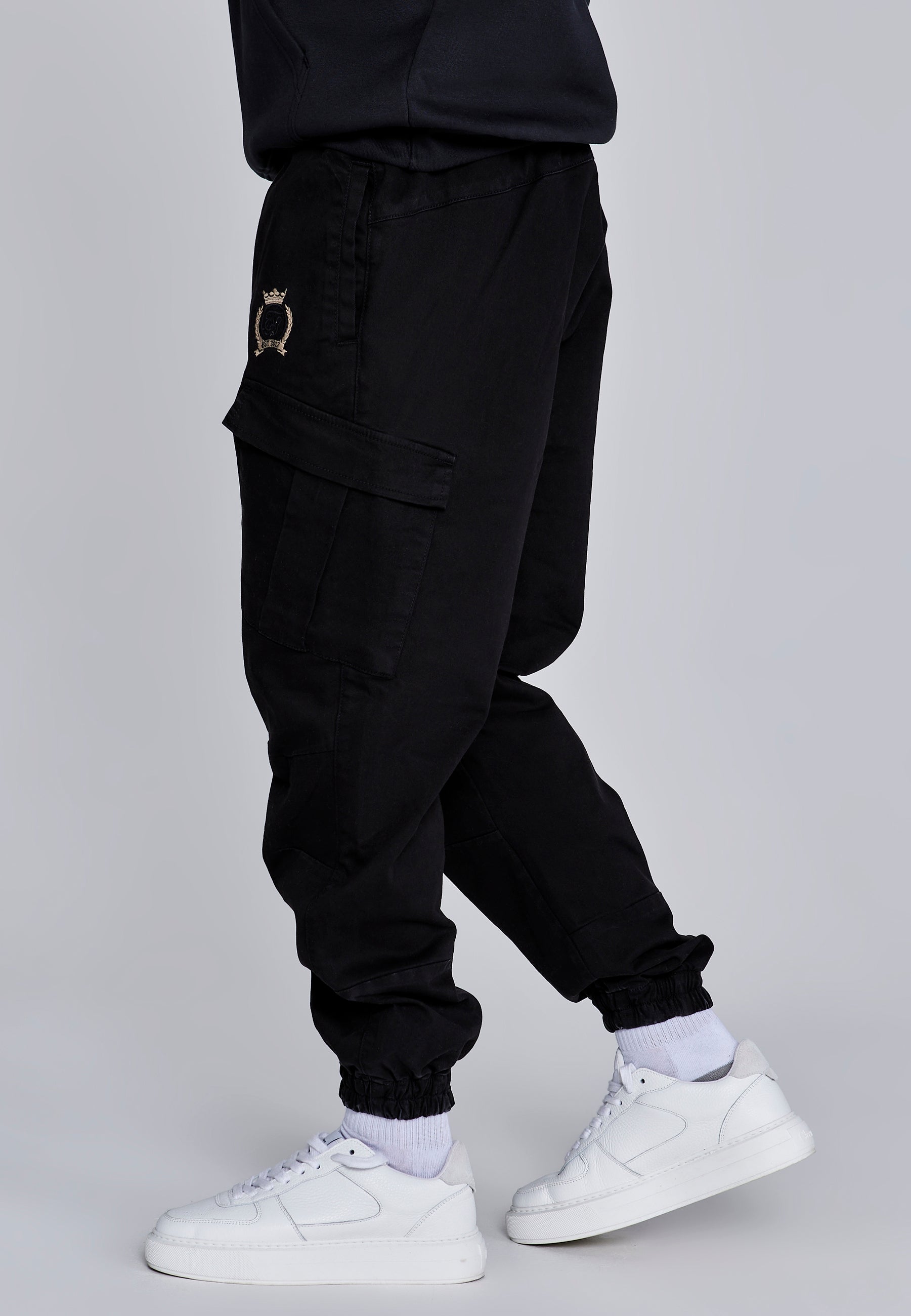 Slim Fit Cargos in Black Pantalons SikSilk