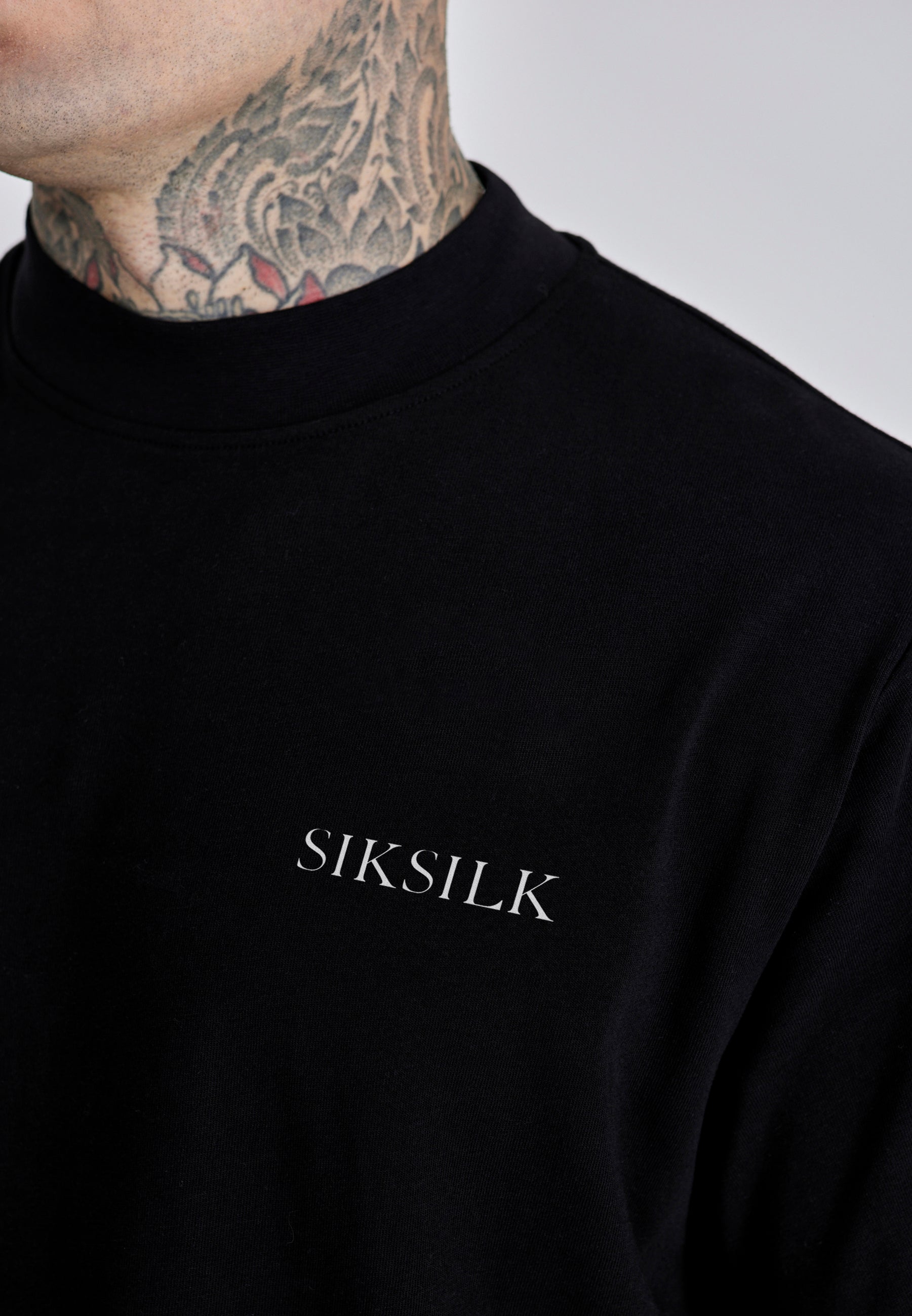 T-shirt graphique en noir T-shirts SikSilk