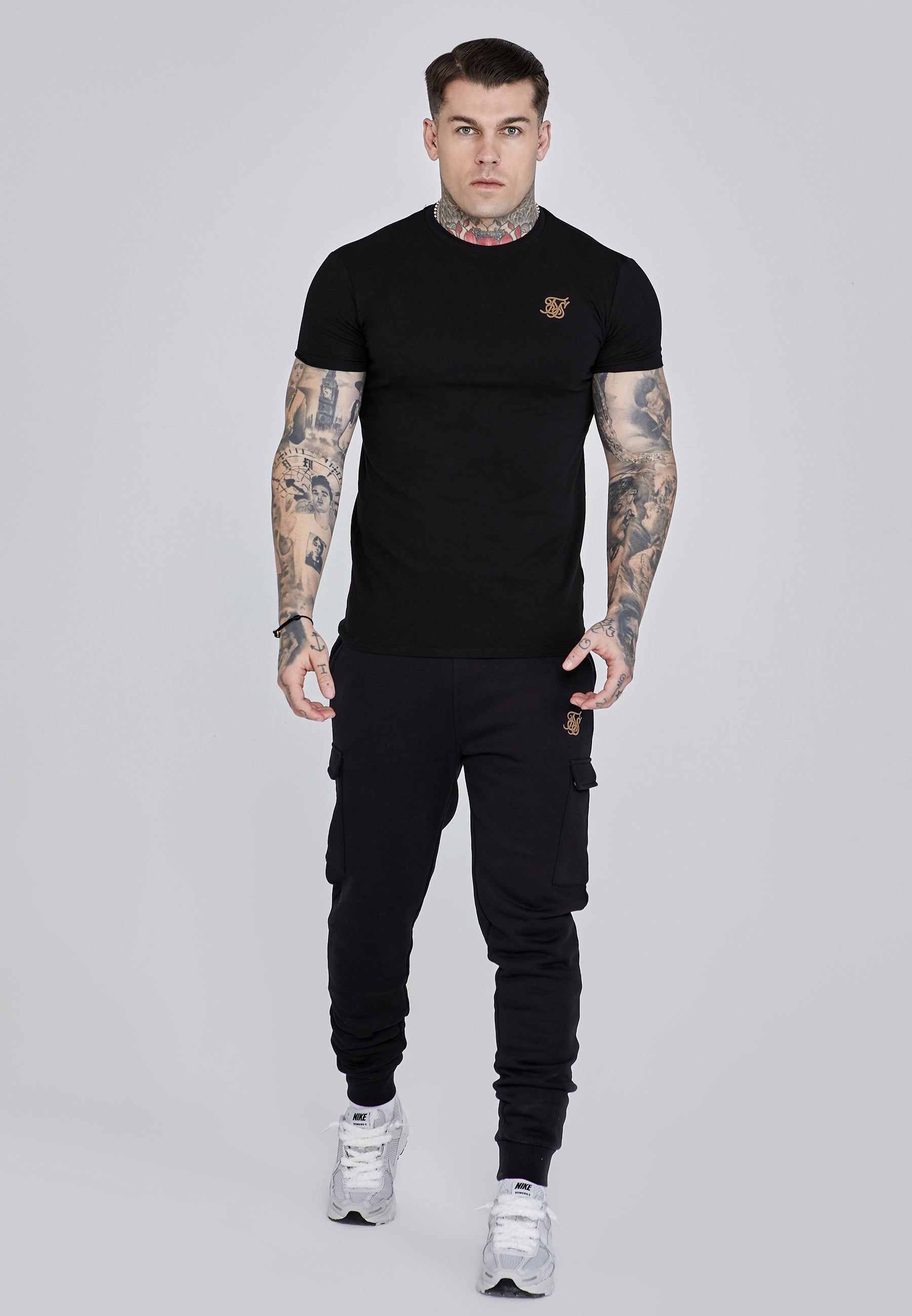 T-shirt Muscle Fit en noir T-shirts SikSilk