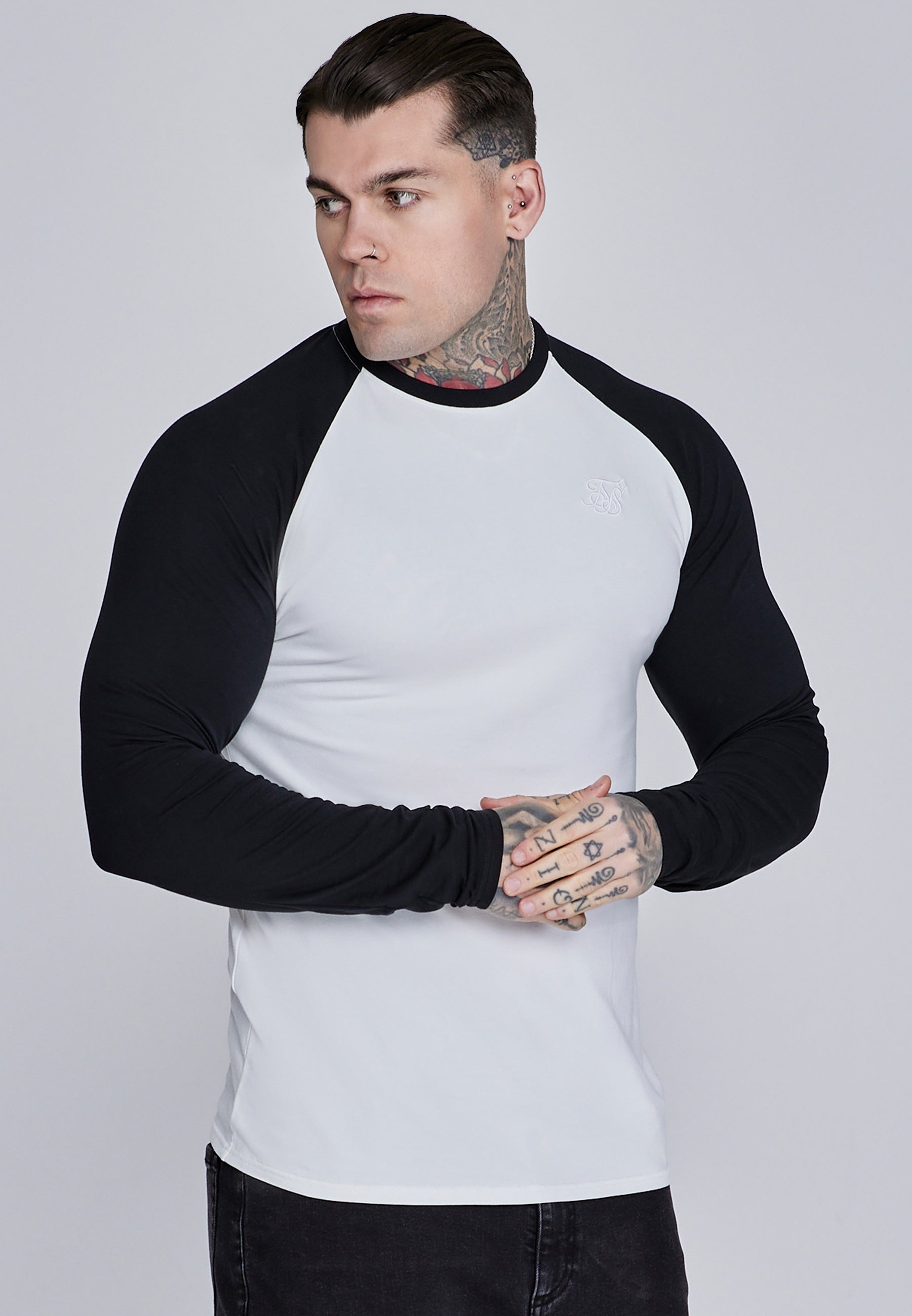 T-shirt Muscle Fit en blanc, noir T-shirts SikSilk