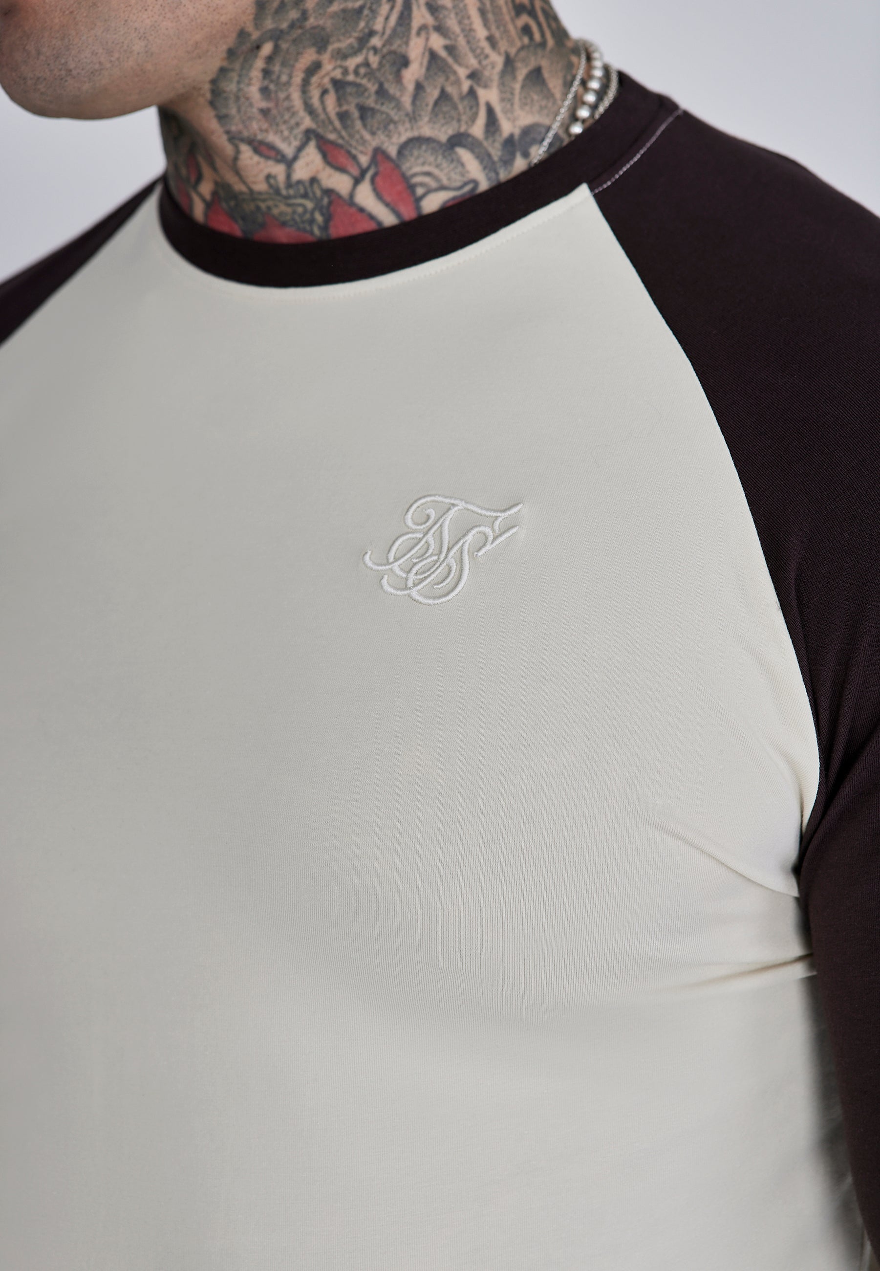 T-shirt Muscle Fit en écru, marron T-shirts SikSilk