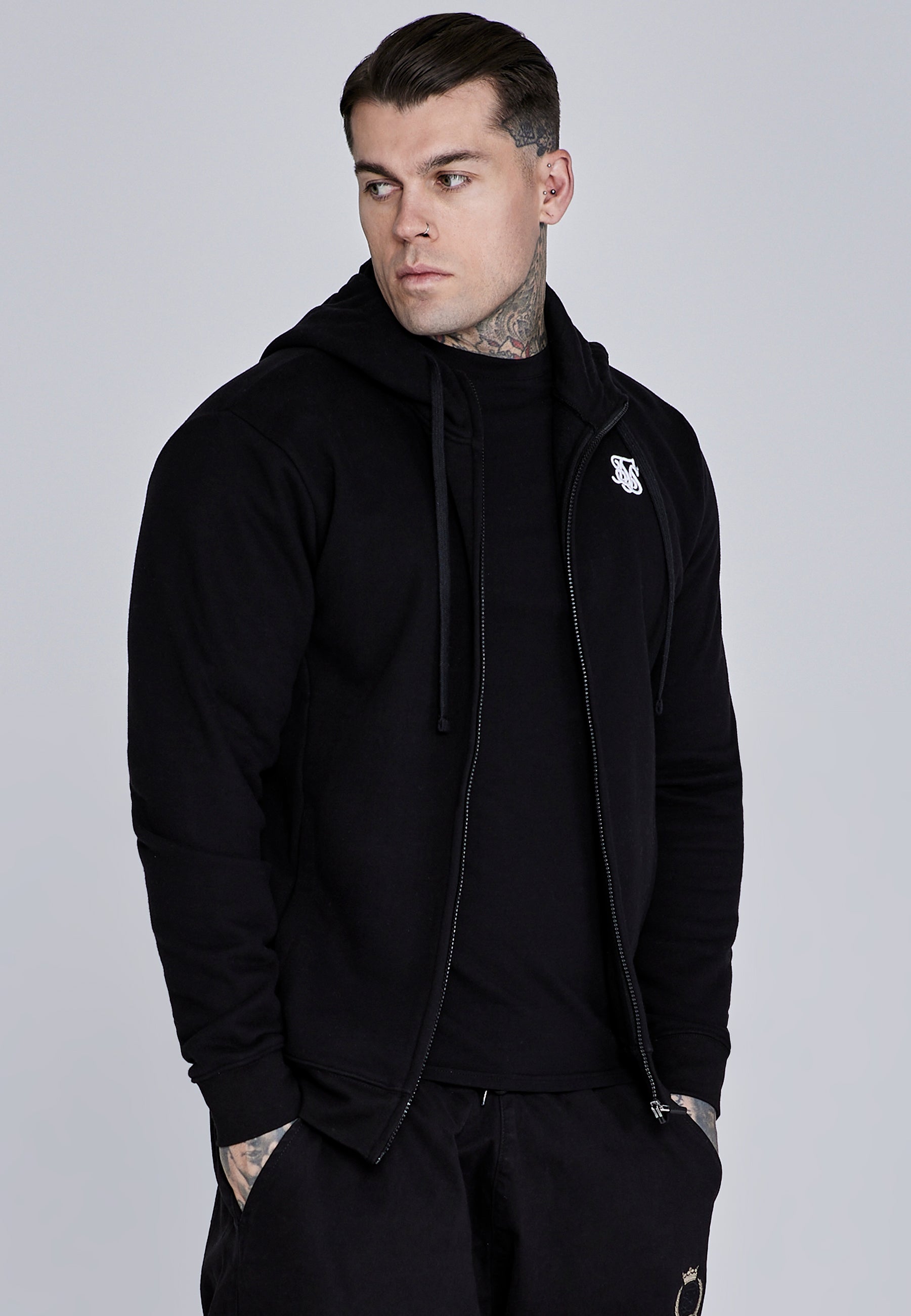 Essentials Full Zip Hoodie in Black Vestes à capuche SikSilk