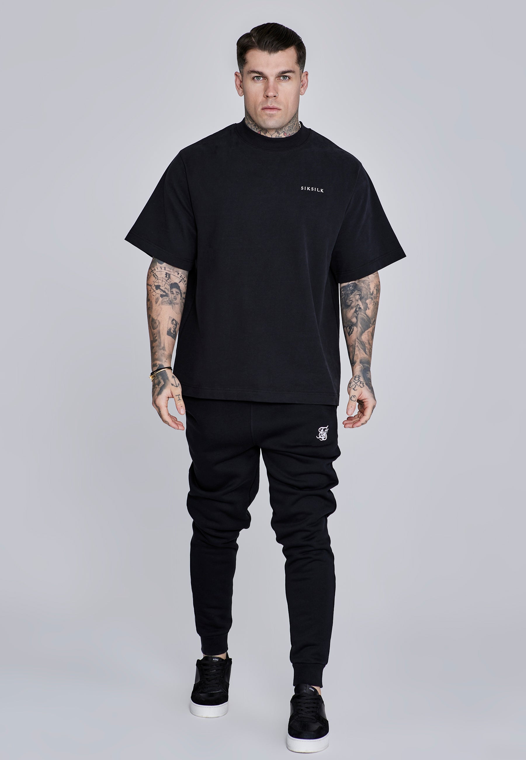 Essentials Joggers in Black Pantalon SikSilk