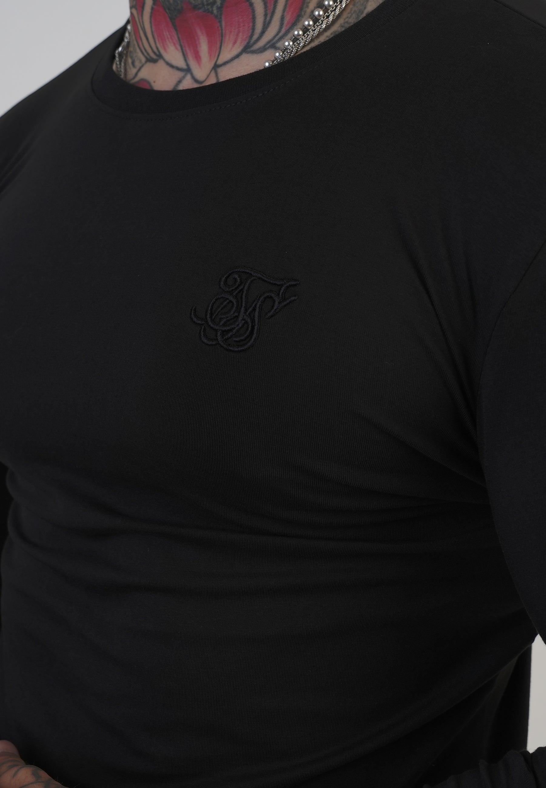 T-shirt à manches longues in Black T-shirts SikSilk