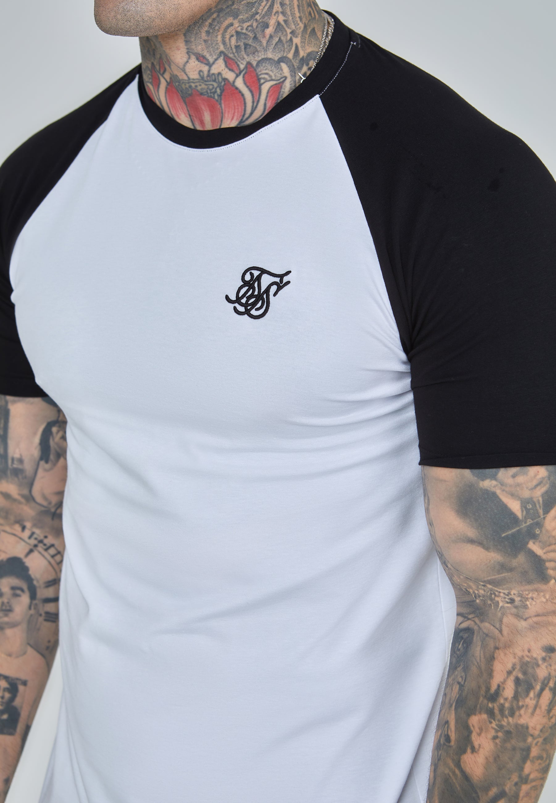 T-shirt raglan en blanc, noir T-shirts SikSilk
