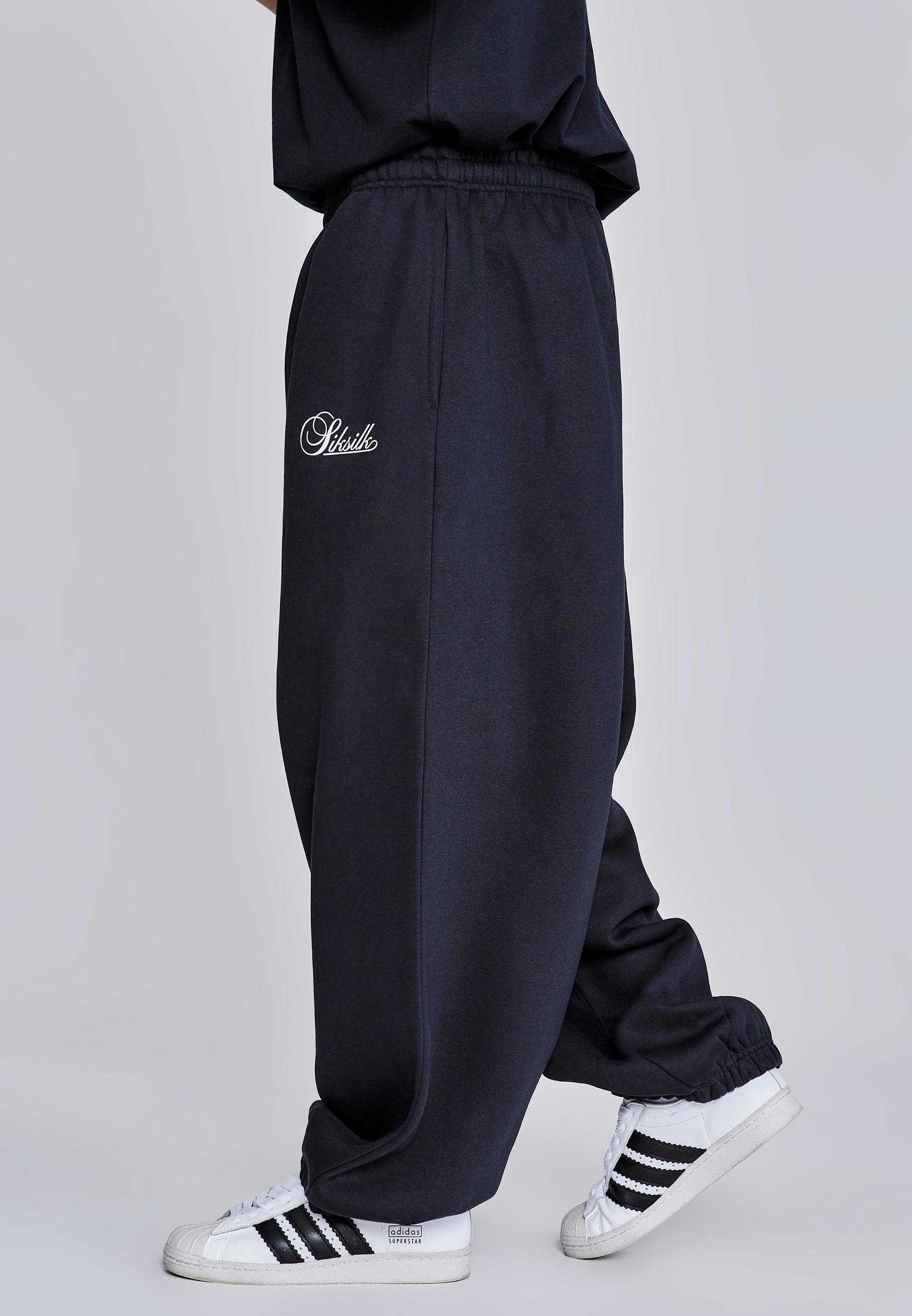 Essentials Joggers in Black Pantalon SikSilk
