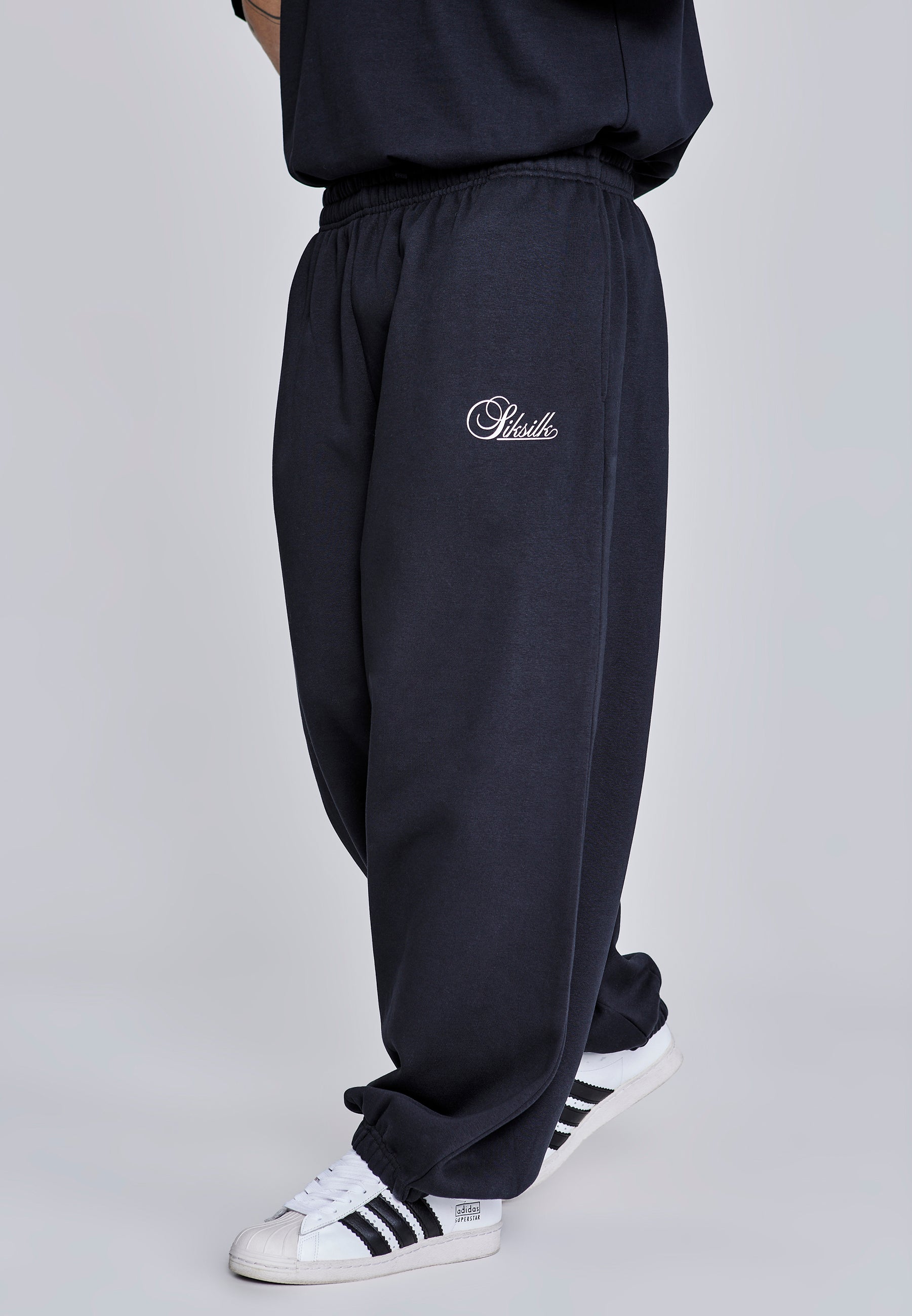 Essentials Joggers in Black Pantalon SikSilk