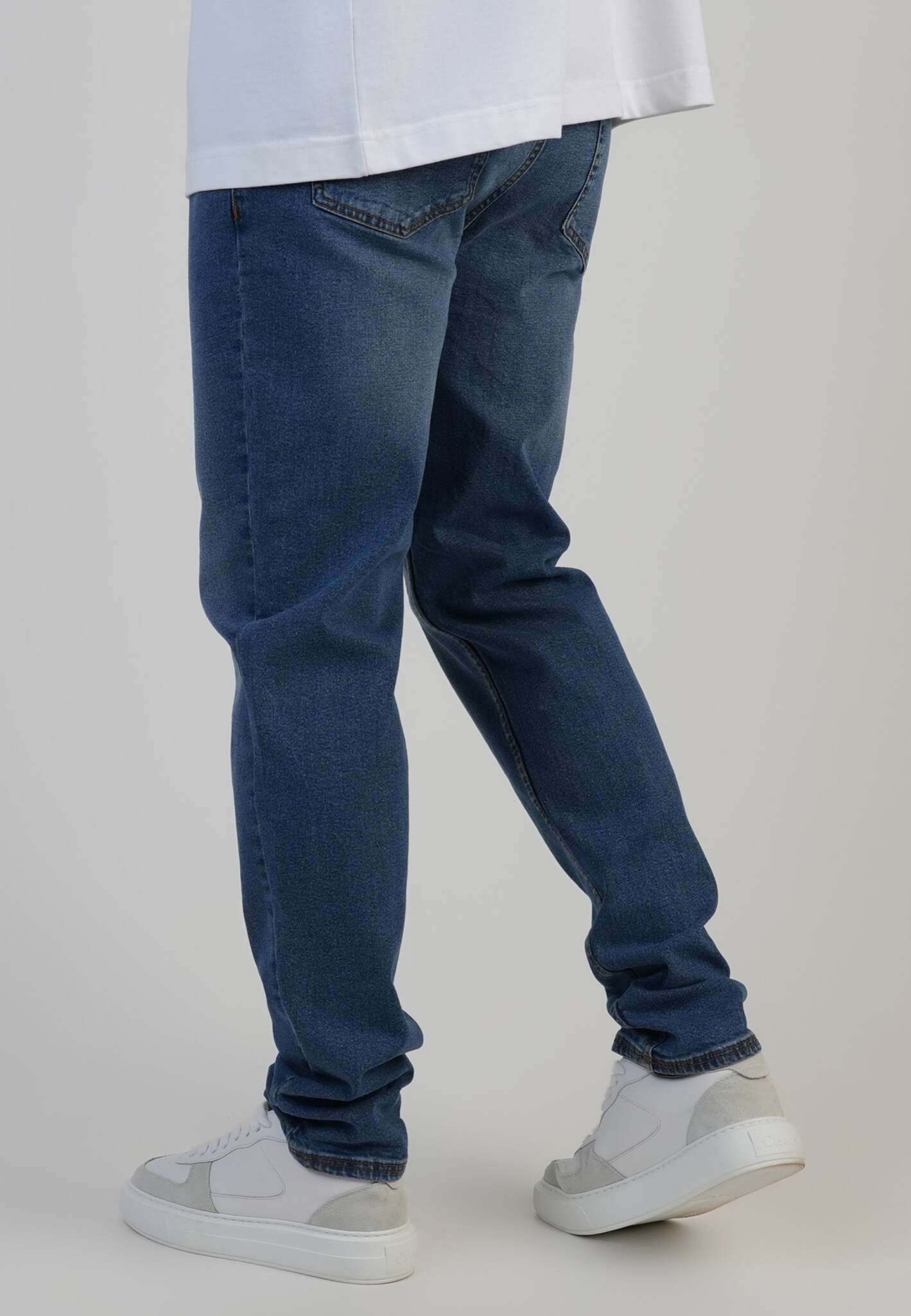 Jeans Slim Fit en bleu moyen délavé Jeans SikSilk