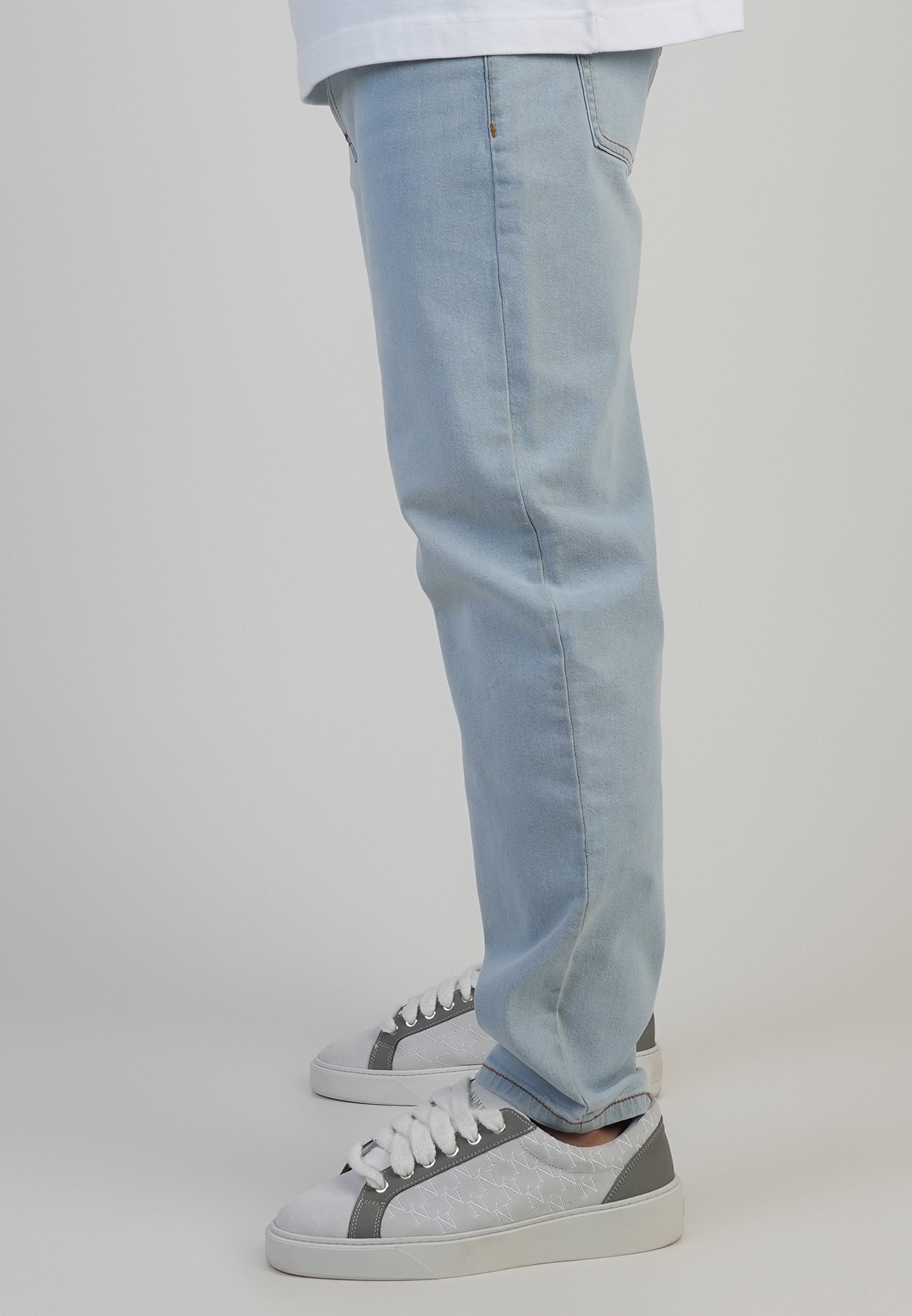 Jeans Tapered Fit en bleu clair délavé Jeans SikSilk