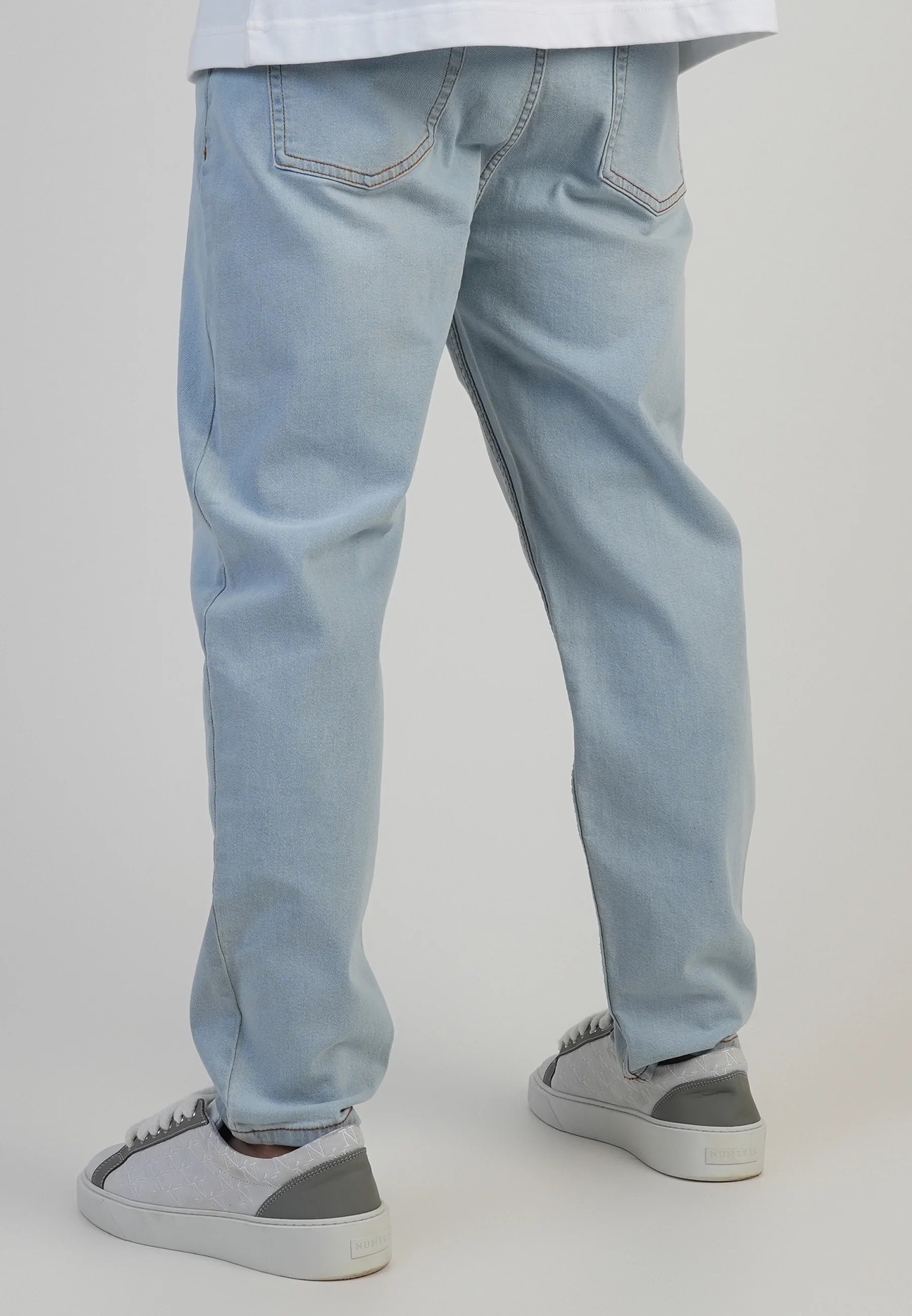 Jeans Tapered fit en bleu clair délavé
