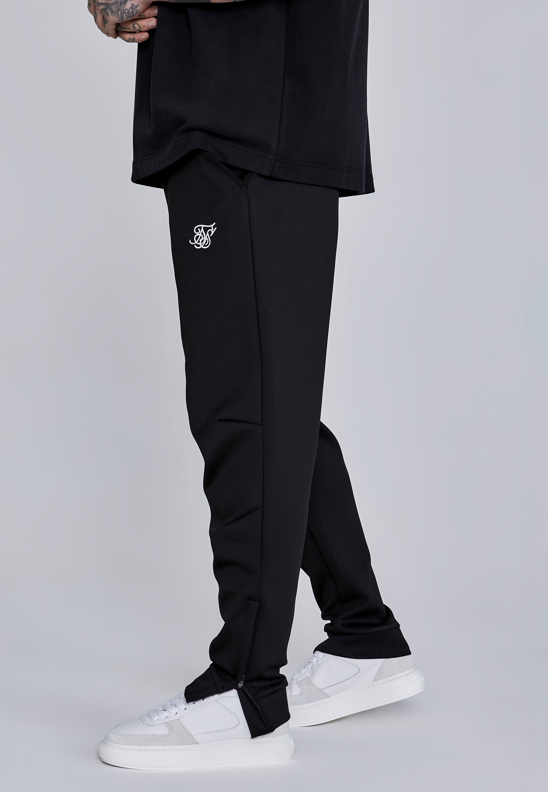 Essentials Poly Joggers in Black Pantalon SikSilk