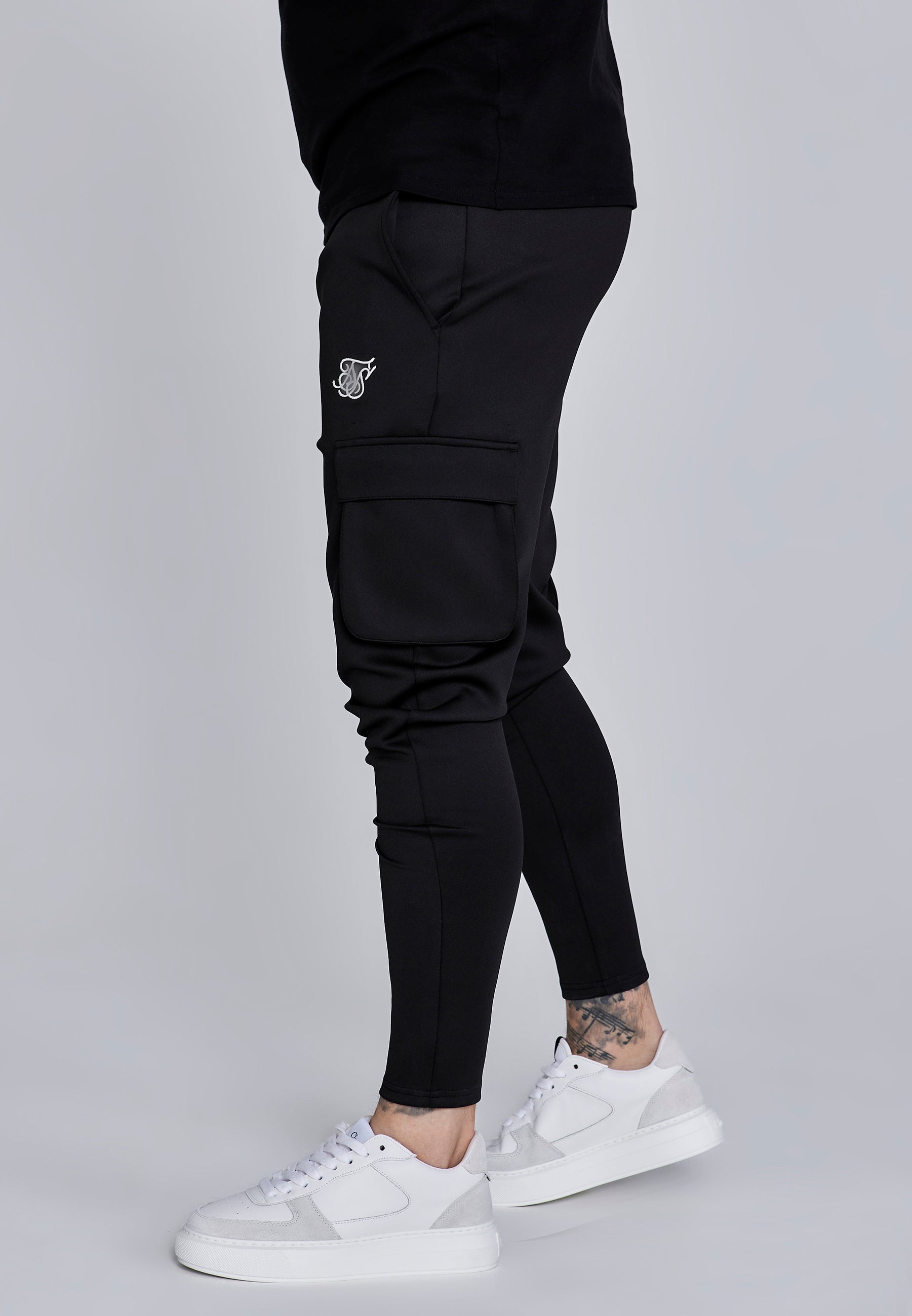 Essentials Poly Cargos in Black Pantalon SikSilk