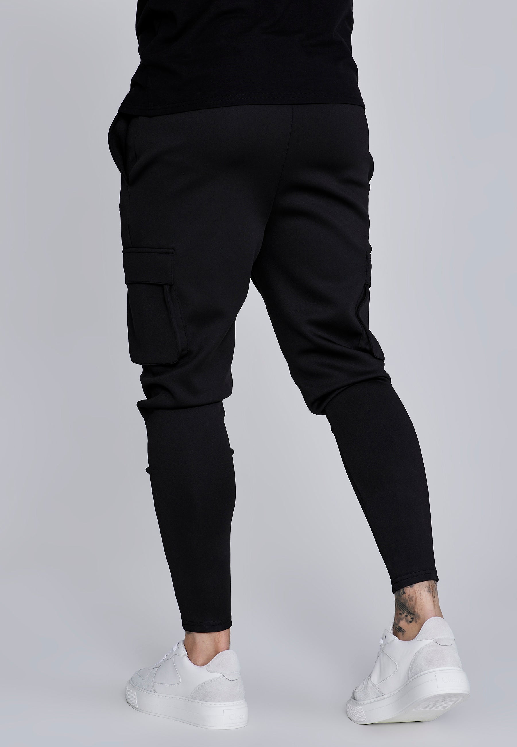 Essentials Poly Cargos in Black Pantalon SikSilk
