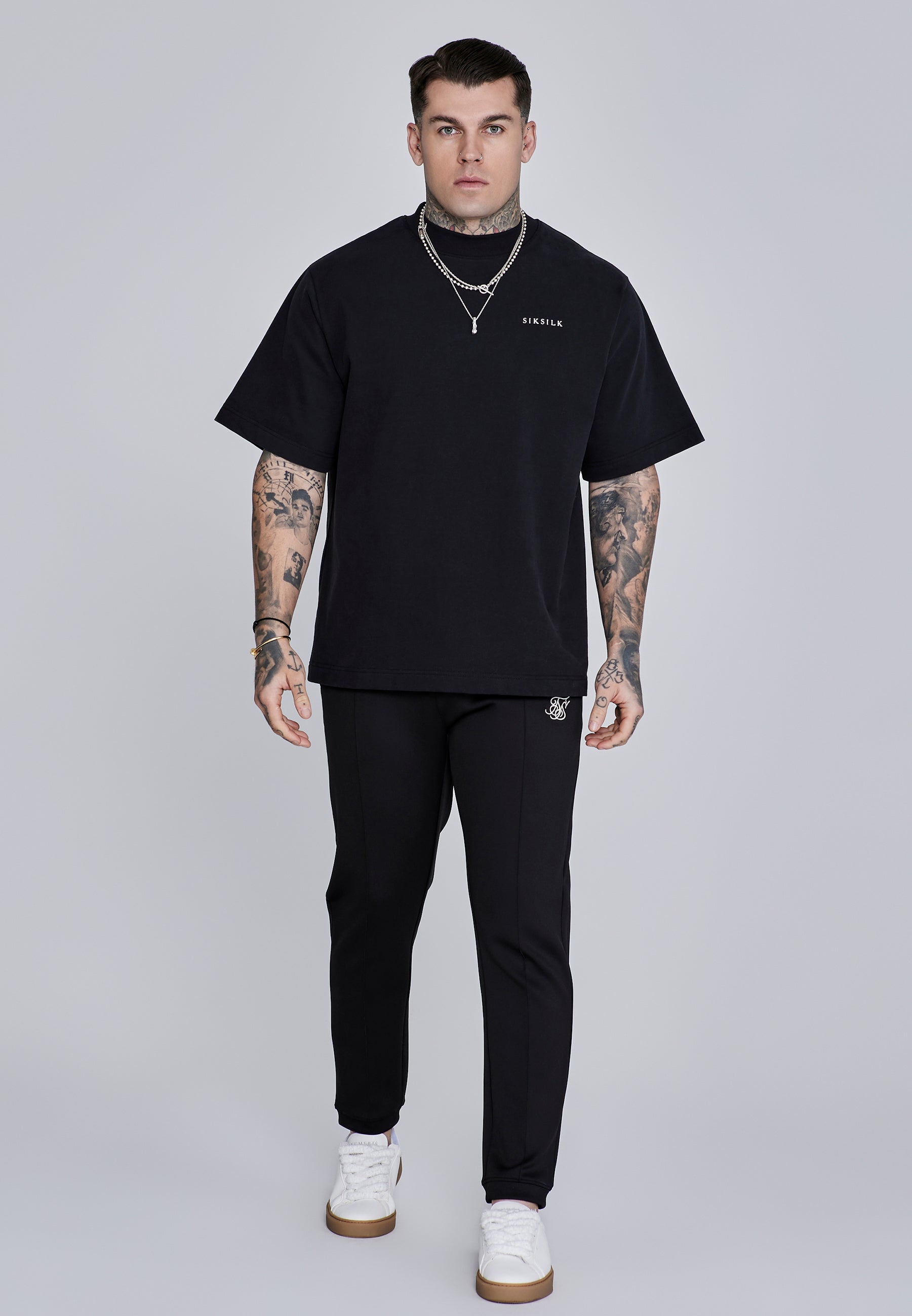 Essentials Pleated Pants in Black Pantalon SikSilk
