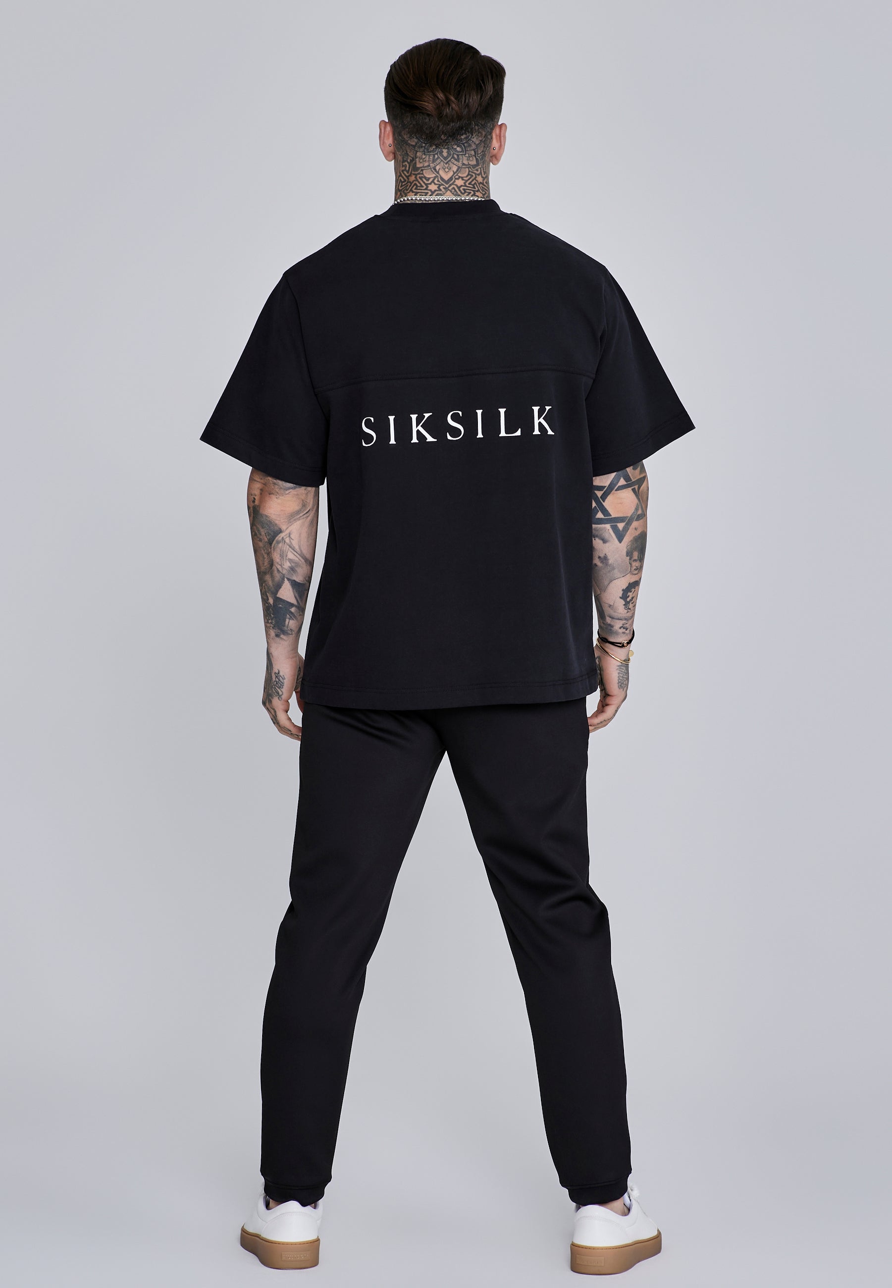 Essentials Pleated Pants in Black Pantalon SikSilk