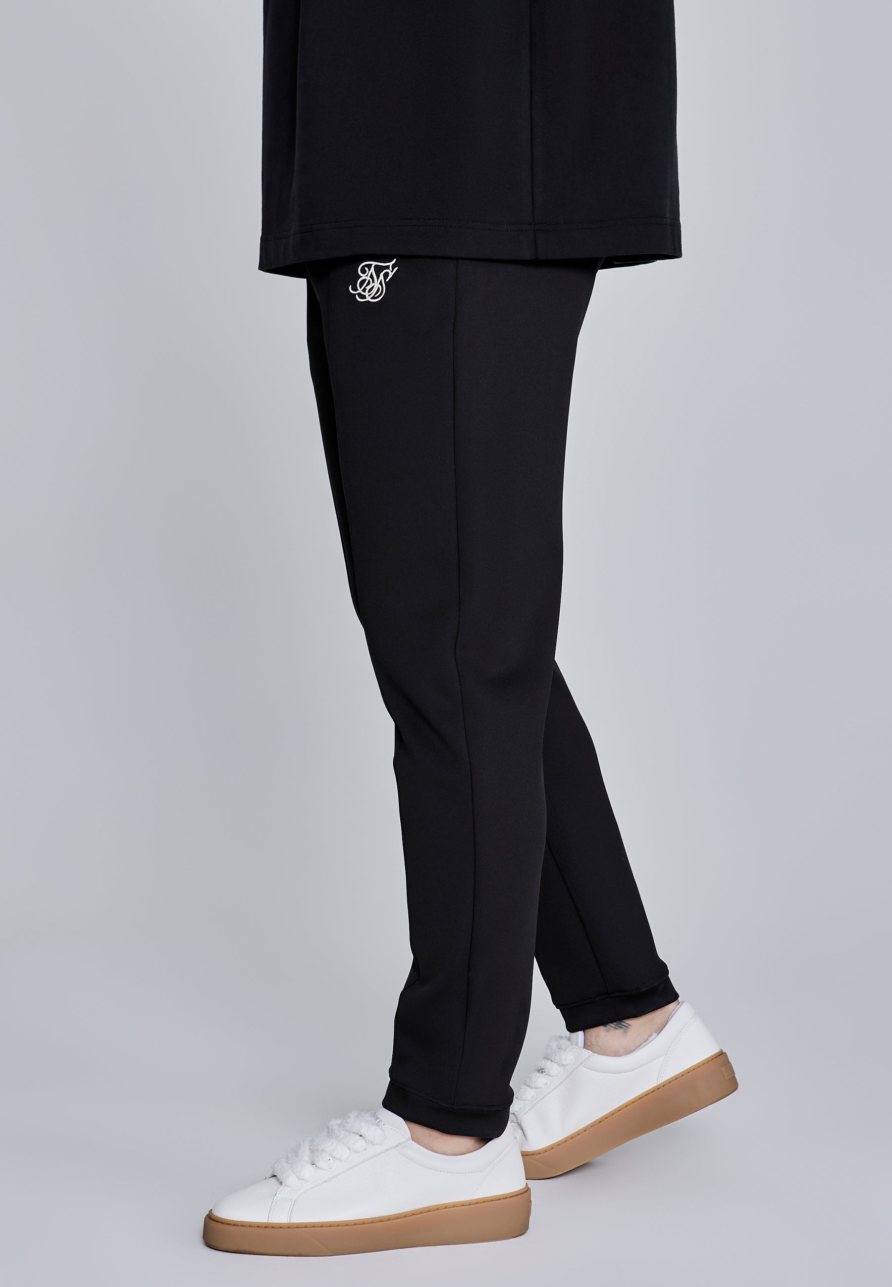 Essentials Pleated Pants in Black Pantalon SikSilk
