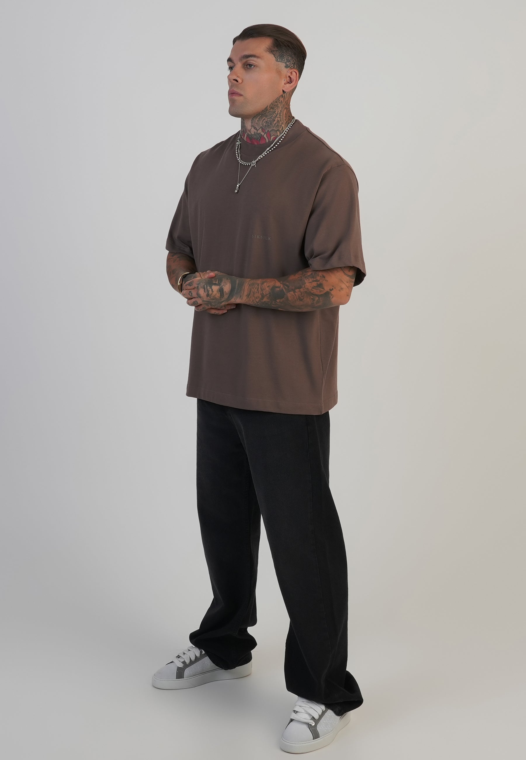 T-shirt graphique en marron T-shirts SikSilk