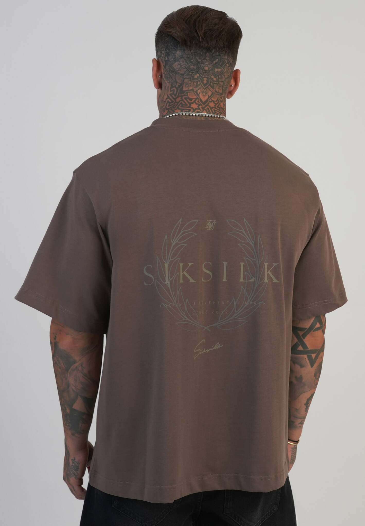 T-shirt graphique en marron T-shirts SikSilk