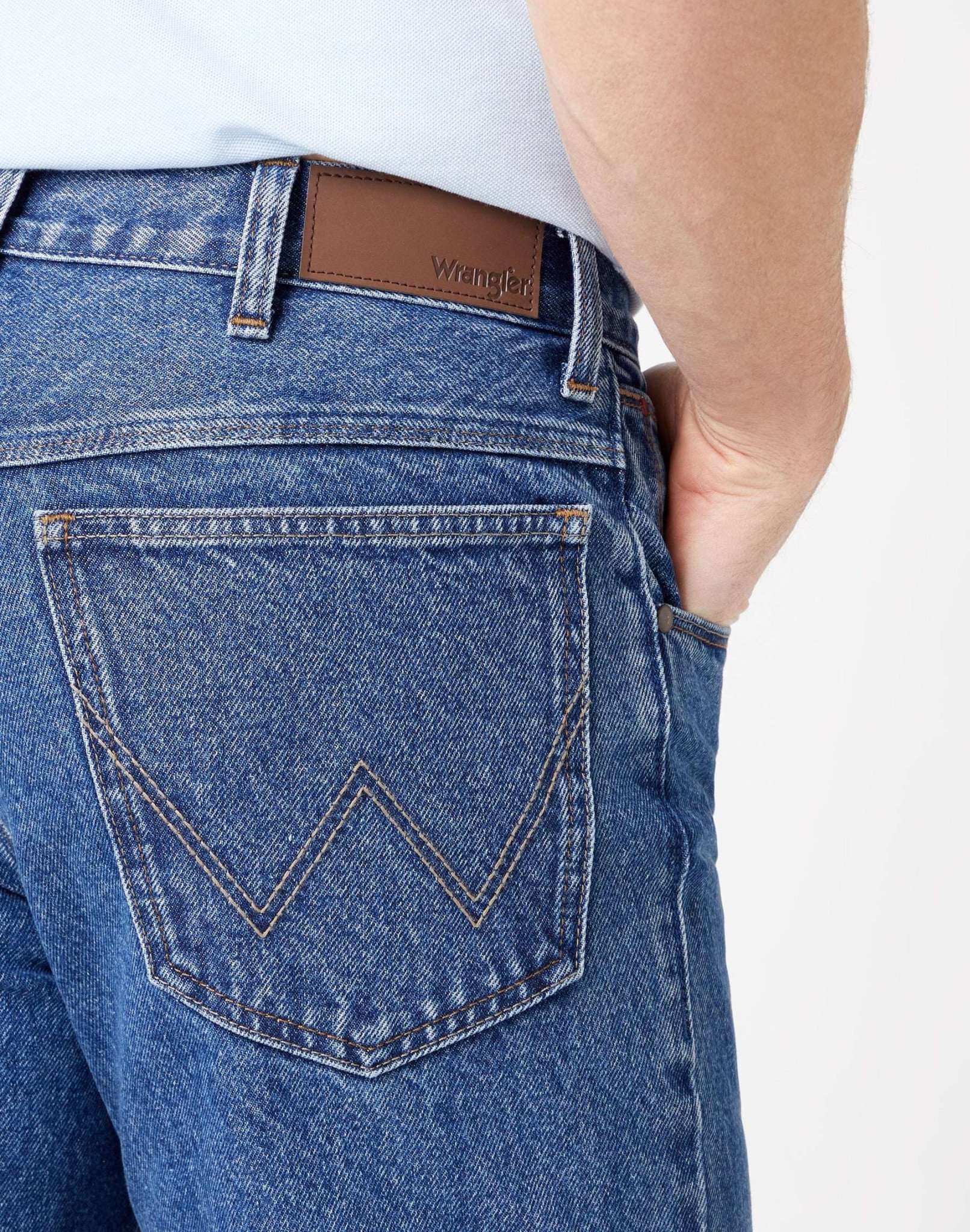 Straight Non Stretch en jeans moyennement stonewash Wrangler