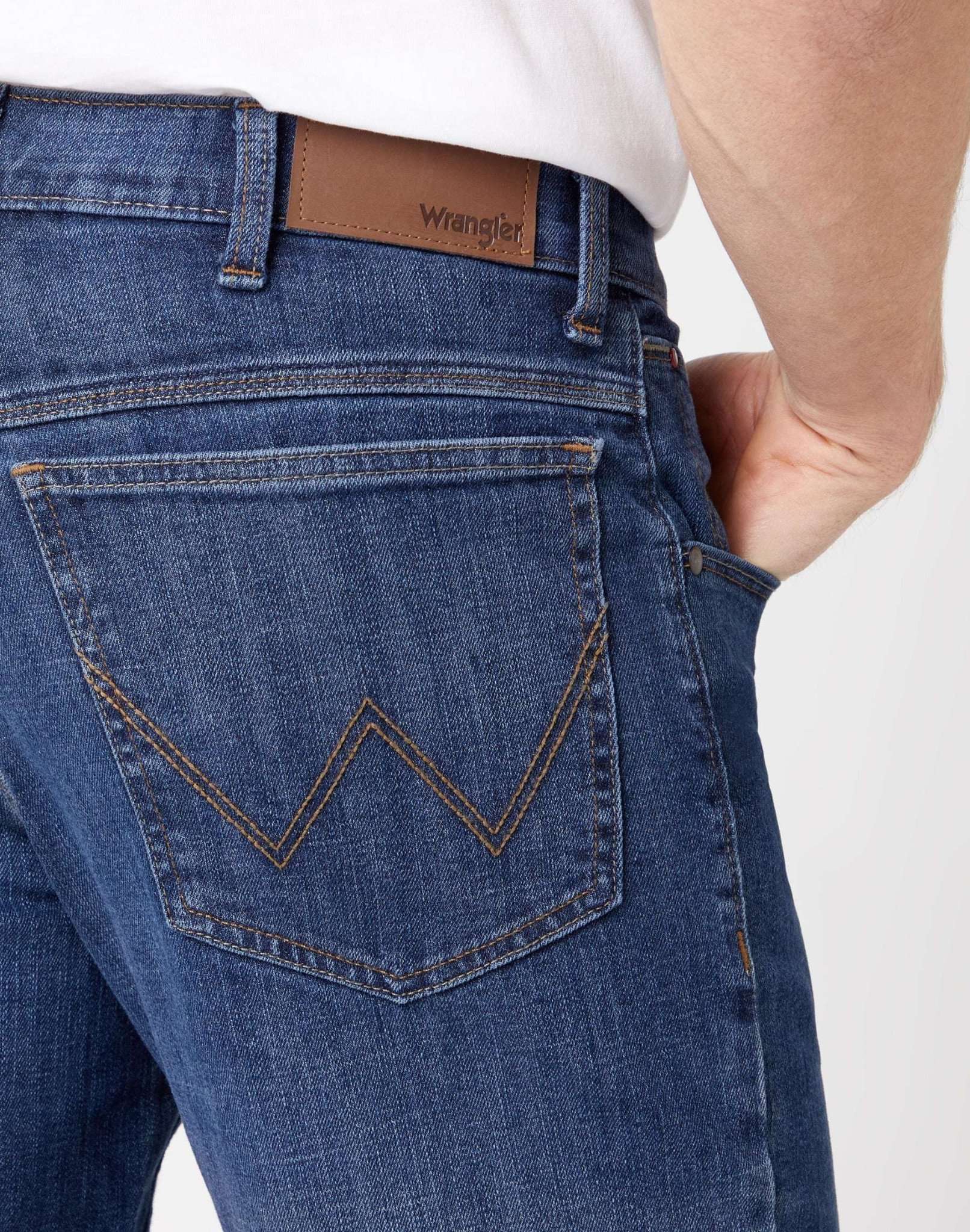 Straight Low Stretch in Dark Stone Jeans Wrangler
