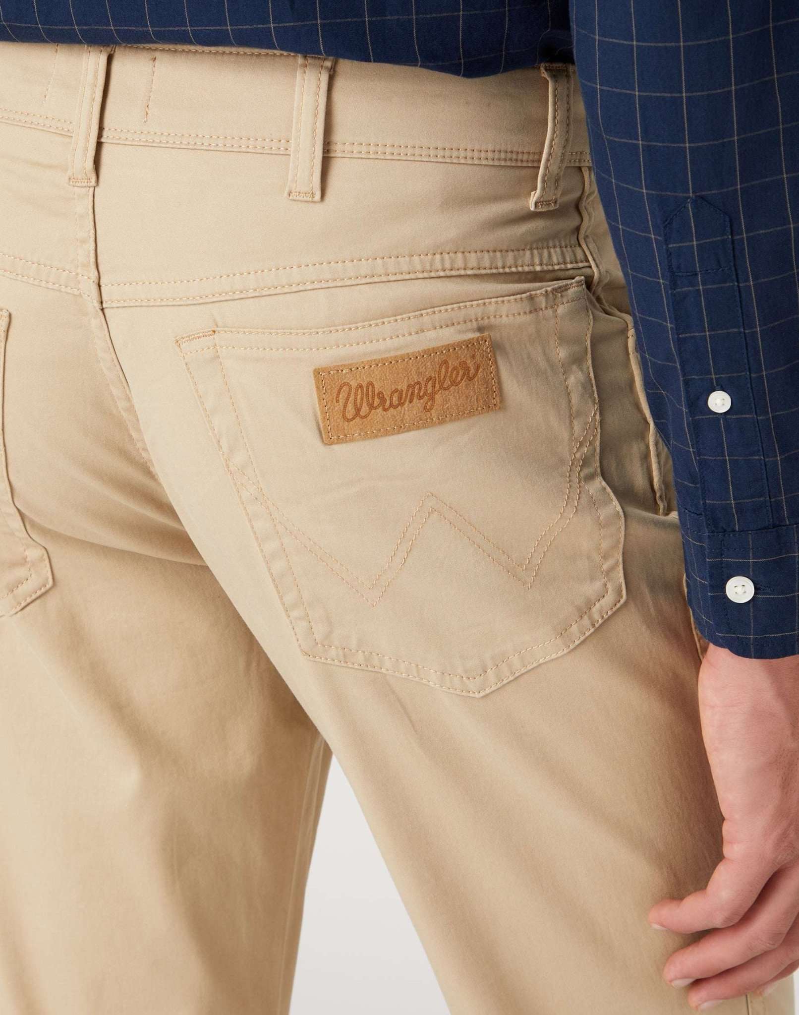 Texas Slim Medium Stretch in Safari Pantalon Wrangler