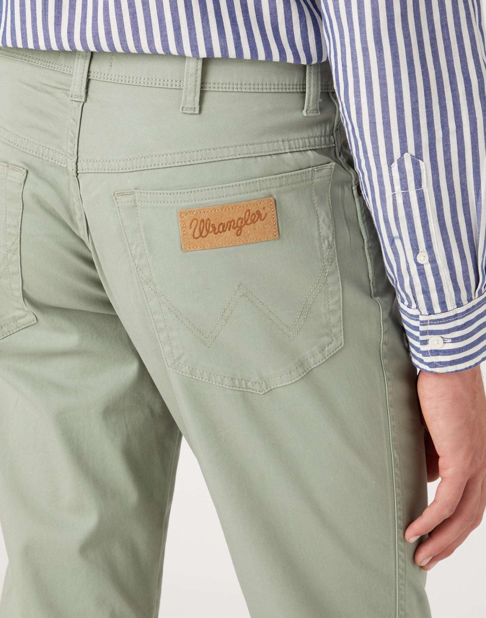 Texas Slim Medium Stretch in Sea Grass Pantalon Wrangler