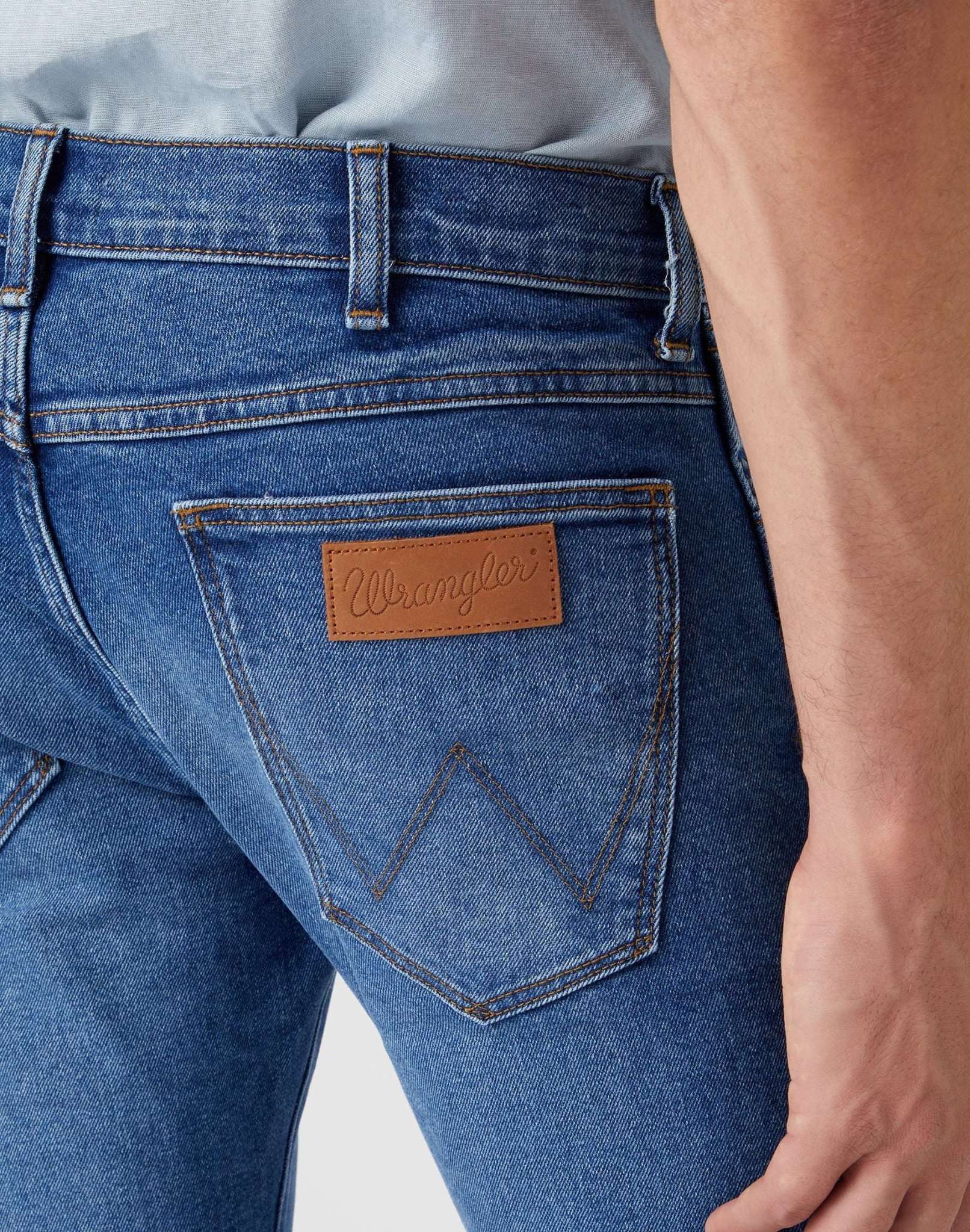 Bryson Low Stretch en jeans Smoke Sea Wrangler