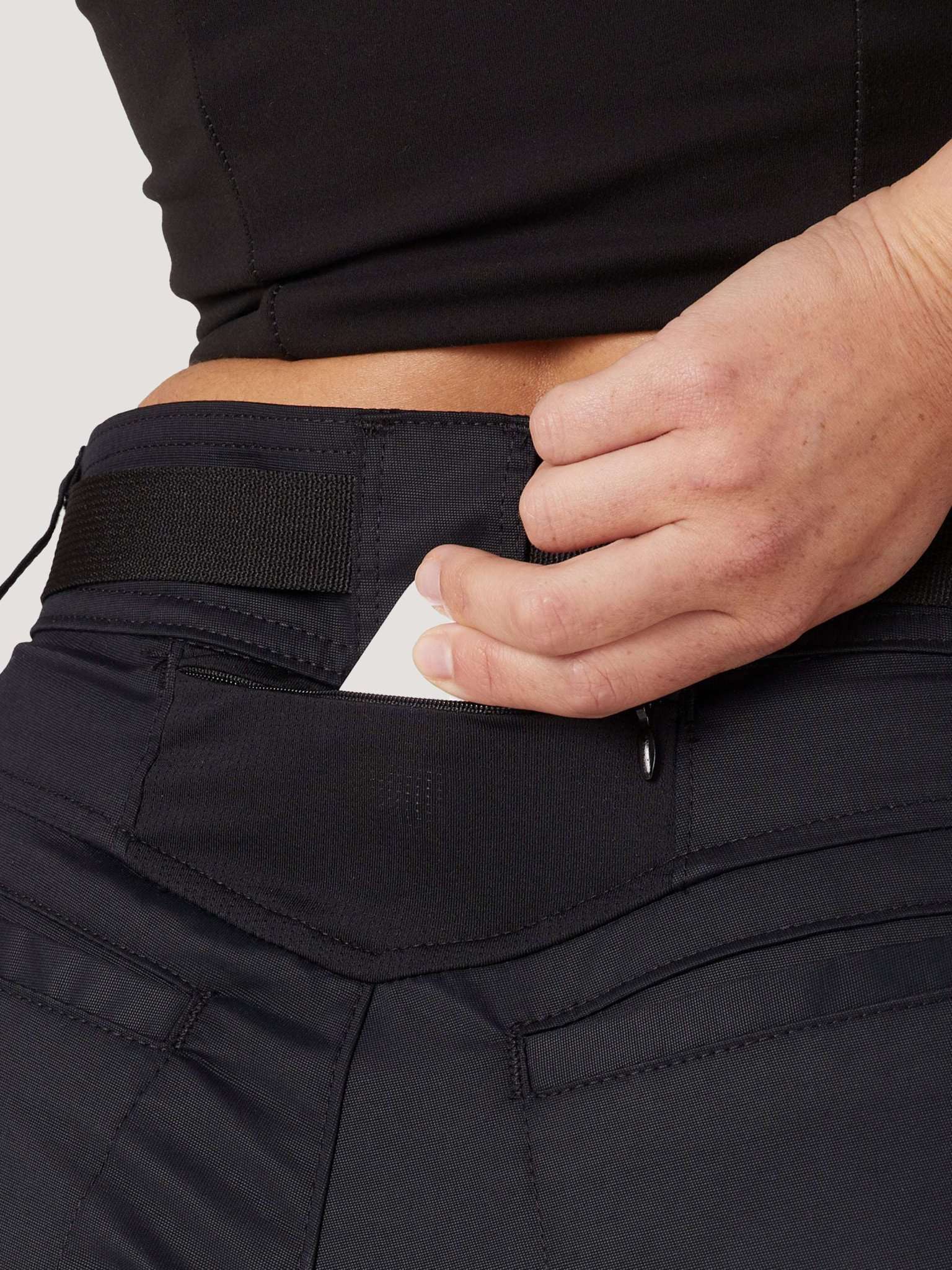 Packable Zipoff Pant in Black Pantalon Wrangler
