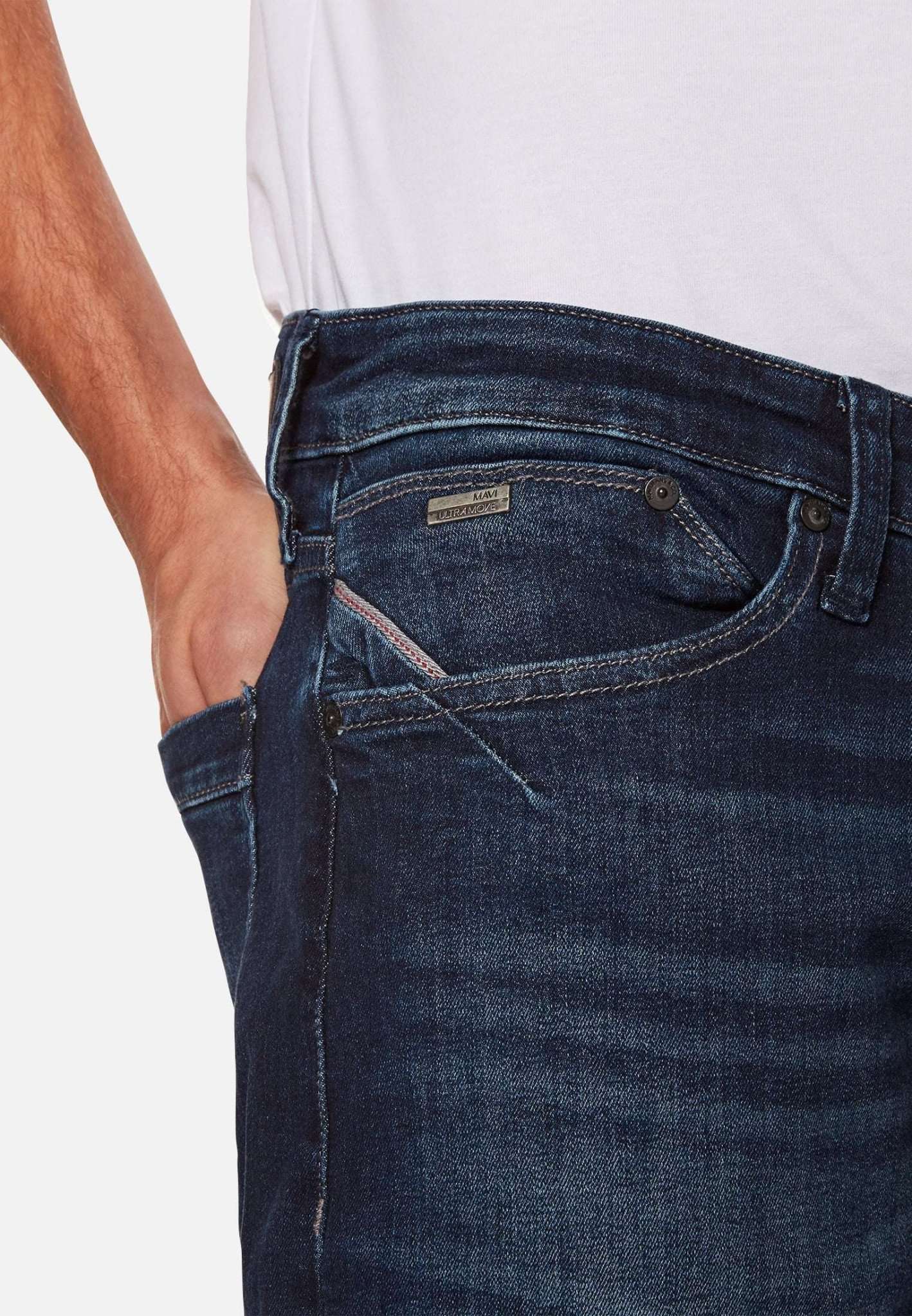 Marcus in Dark Brushed Ultra Move Jeans Mavi