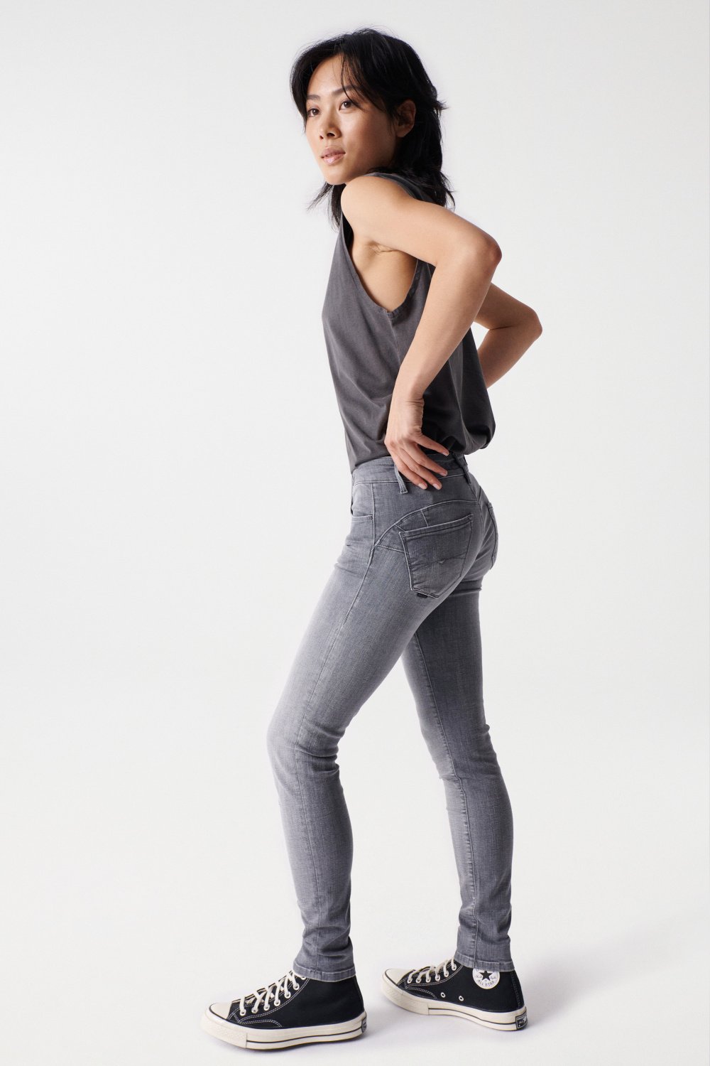 Jeans Wonder Skinny Push-Up en gris foncé Salsa Jeans