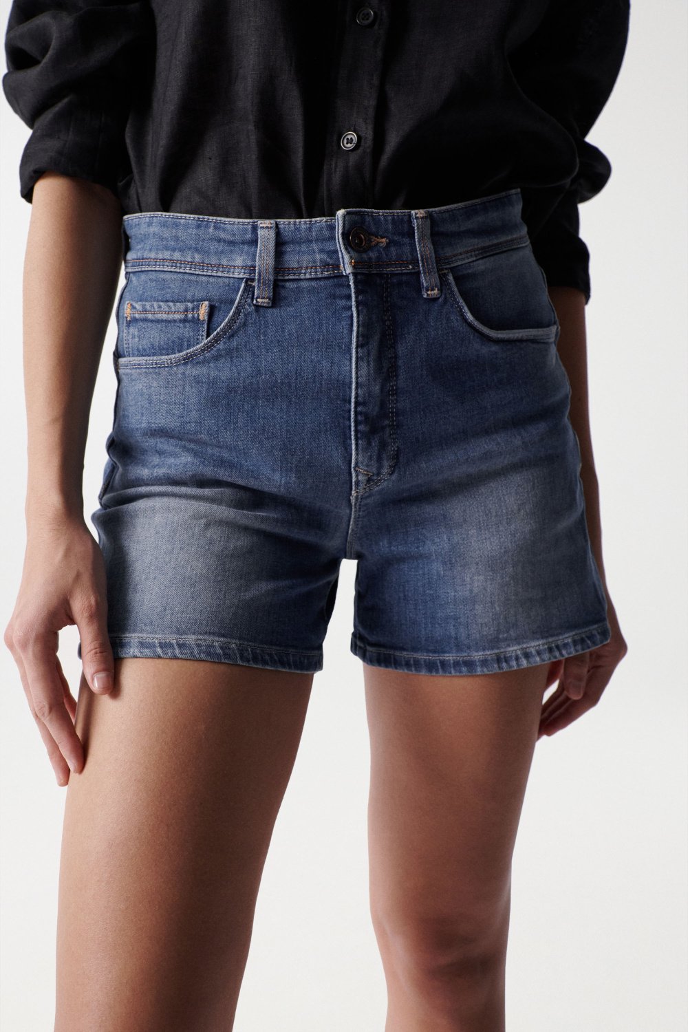 Short Glamour Push-In en jean medium wash Salsa Jeans