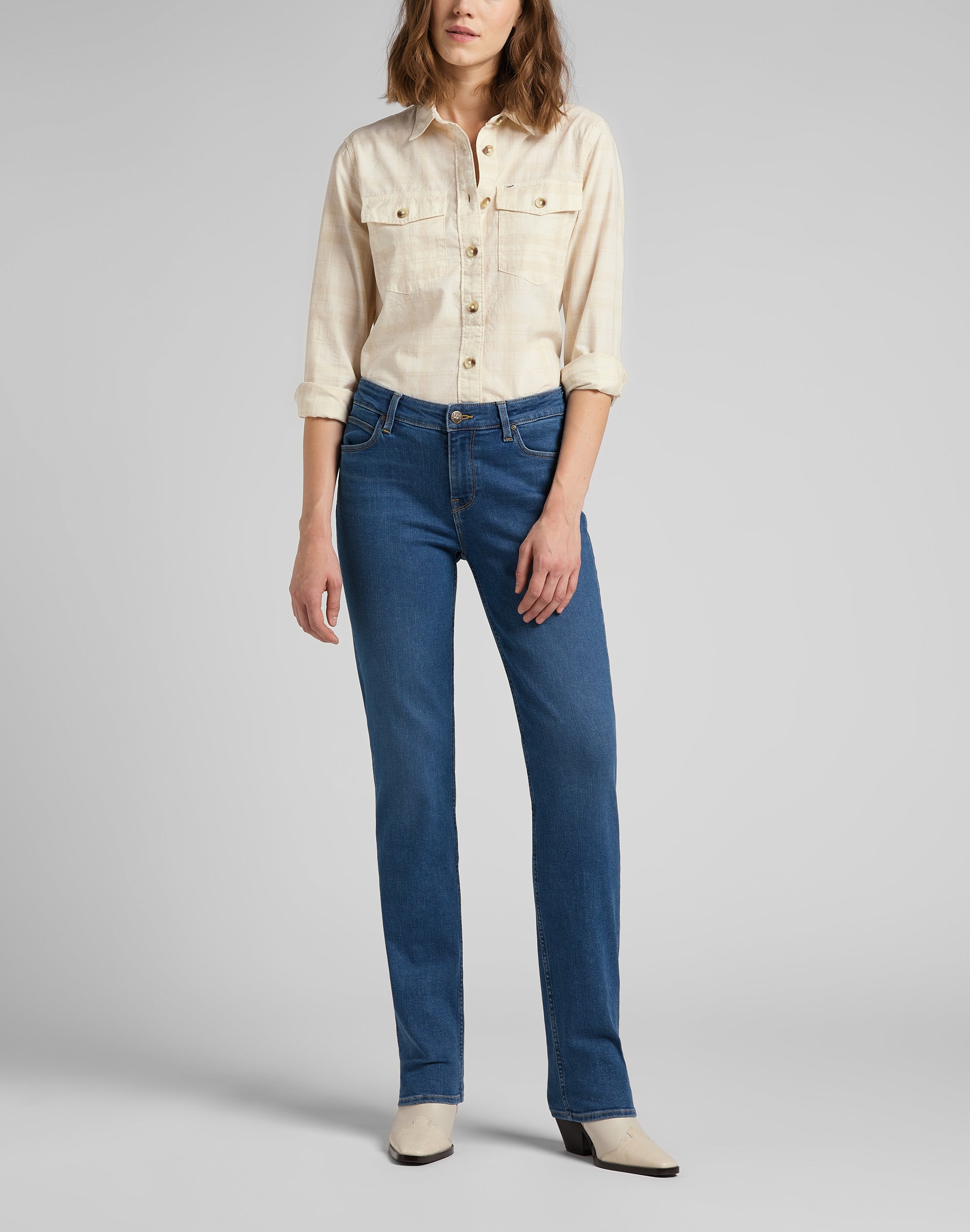 Marion Straight in Mid Ada Jeans Lee