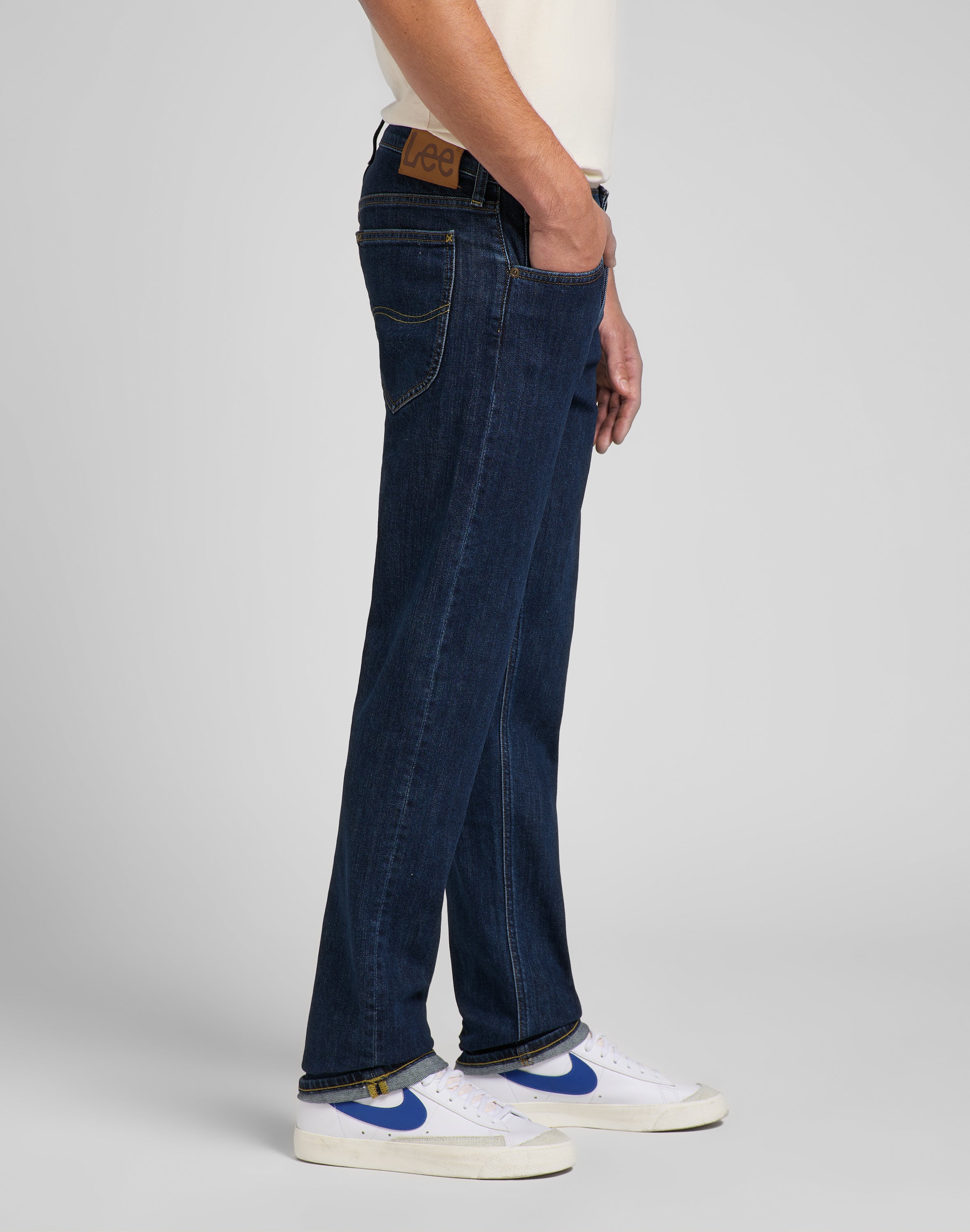Daren Zip Fly Low Stretch en Deep Dark Stone Jeans Lee