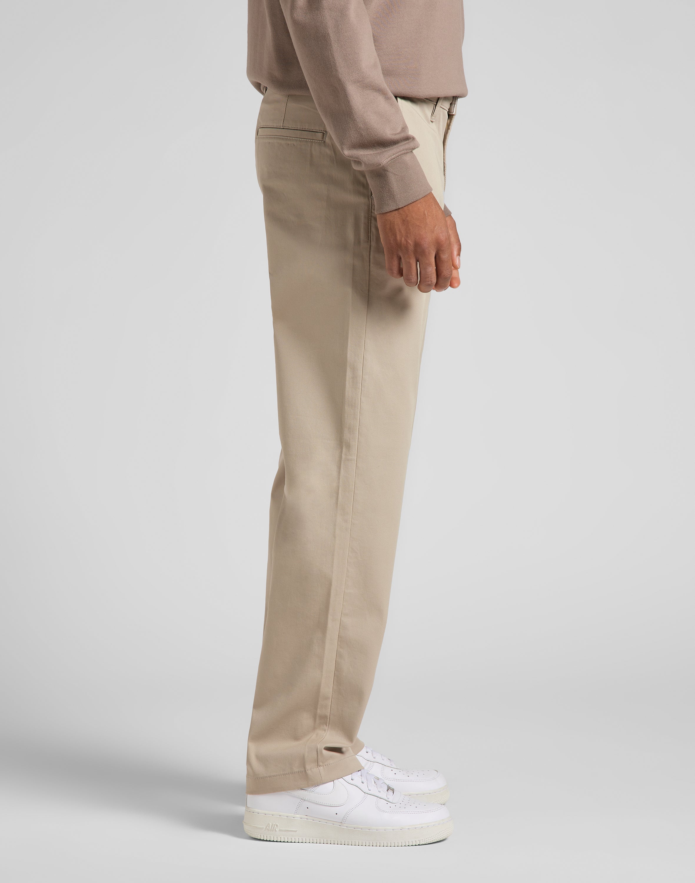 Relaxed Chino in Stone Pantalon Lee