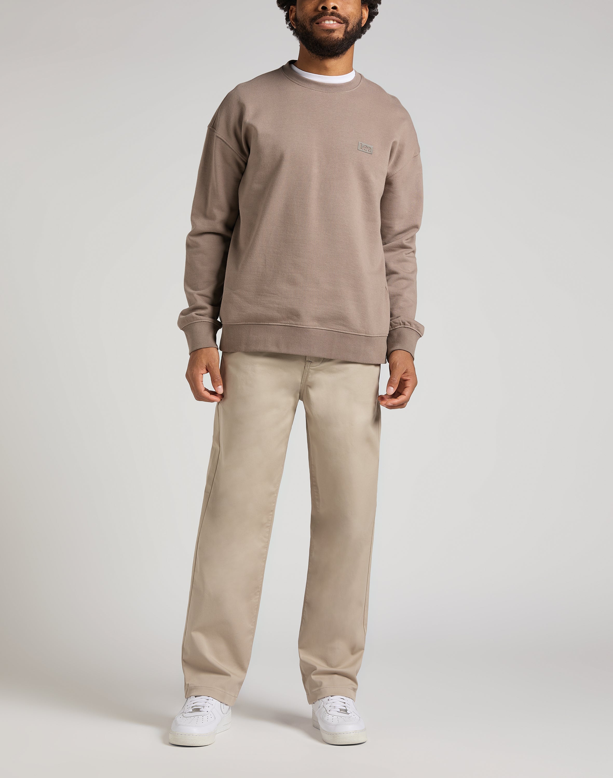 Relaxed Chino in Stone Pantalon Lee