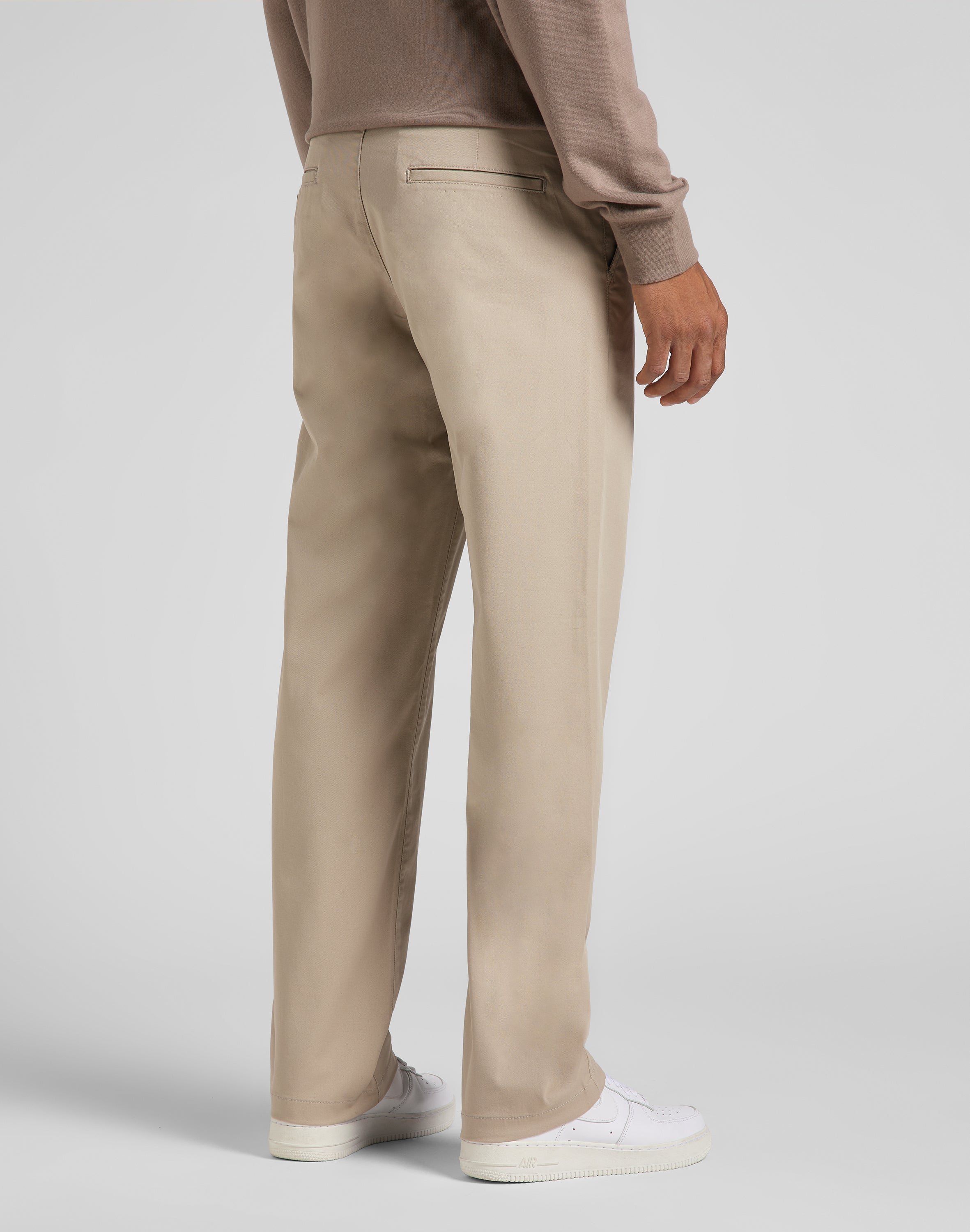 Relaxed Chino in Stone Pantalon Lee