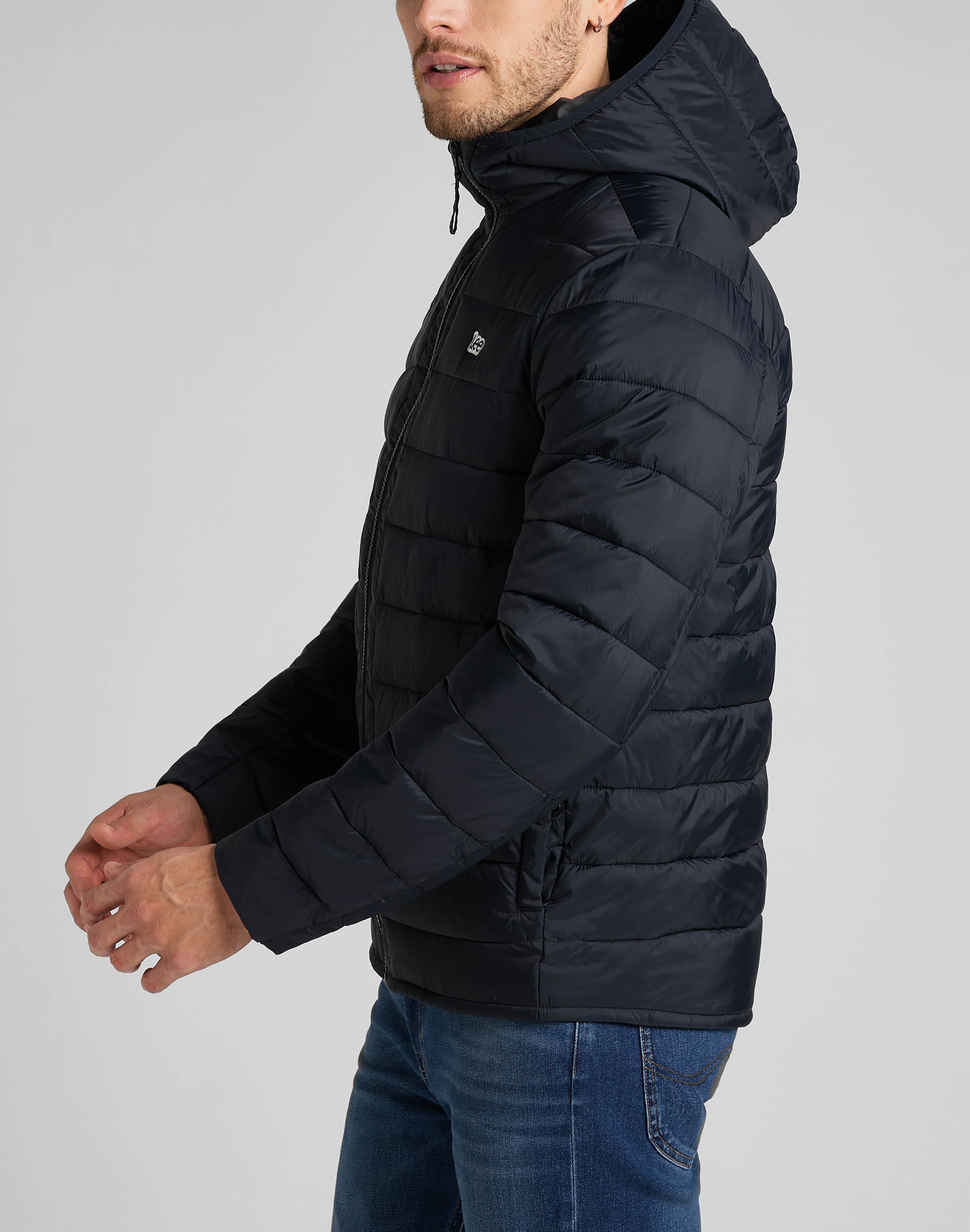 Light Puffer Jacket in Black Vestes Lee