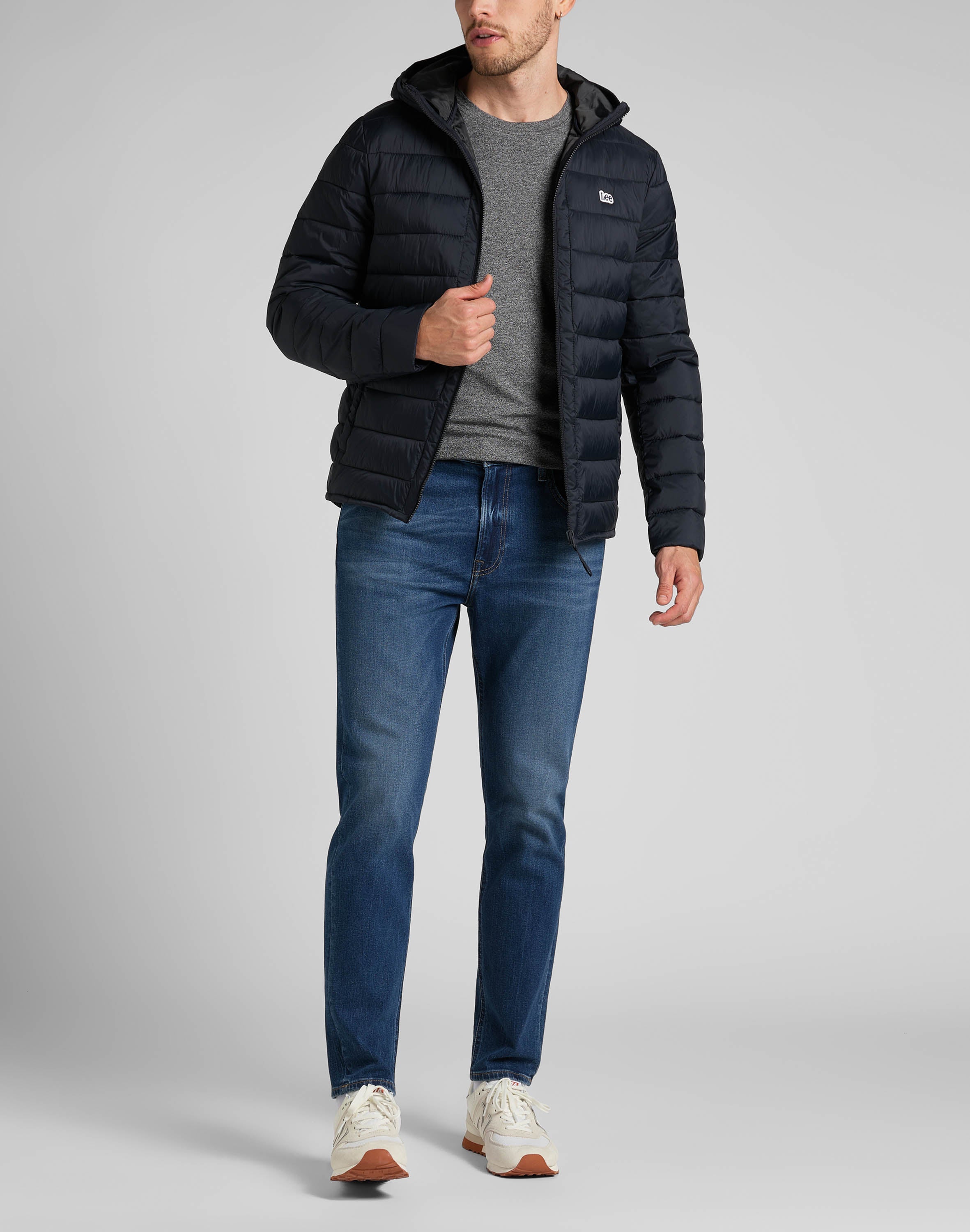 Light Puffer Jacket in Black Vestes Lee