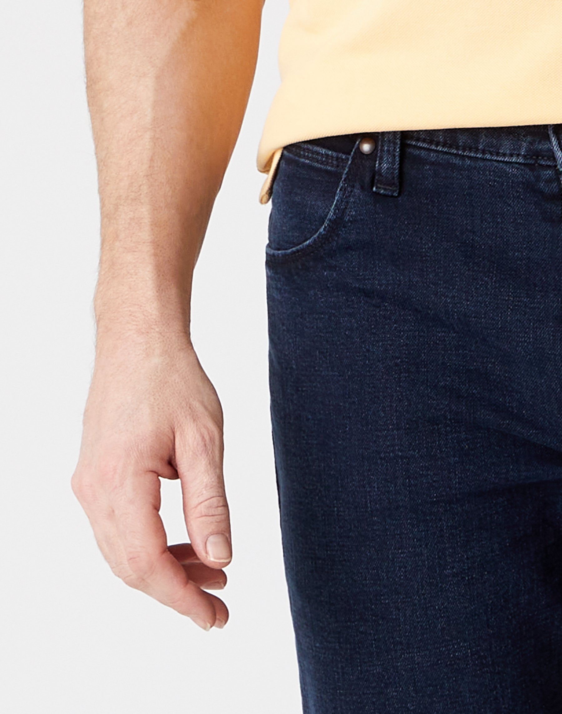 Straight Low Stretch in Blue Black Jeans Wrangler